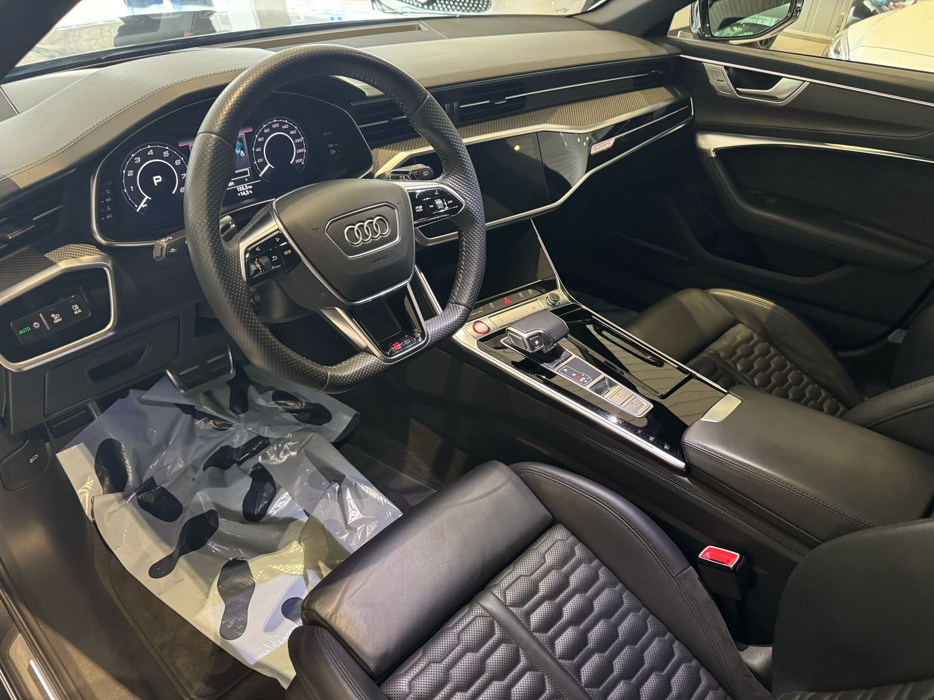 AUDI RS6 Avant 4.0 TFSI V8 quattro-image-6