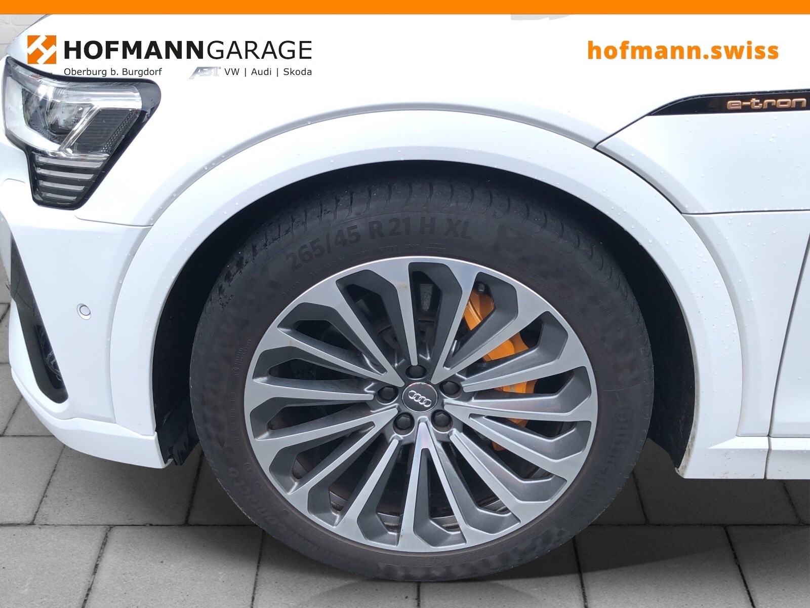 AUDI e-tron 55 S Line quattro-image-11