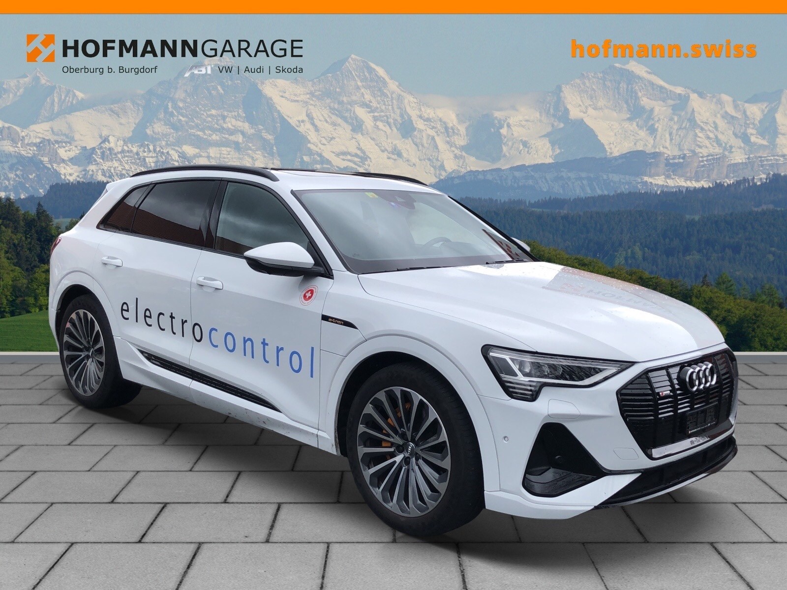 AUDI e-tron 55 S Line quattro-image-4