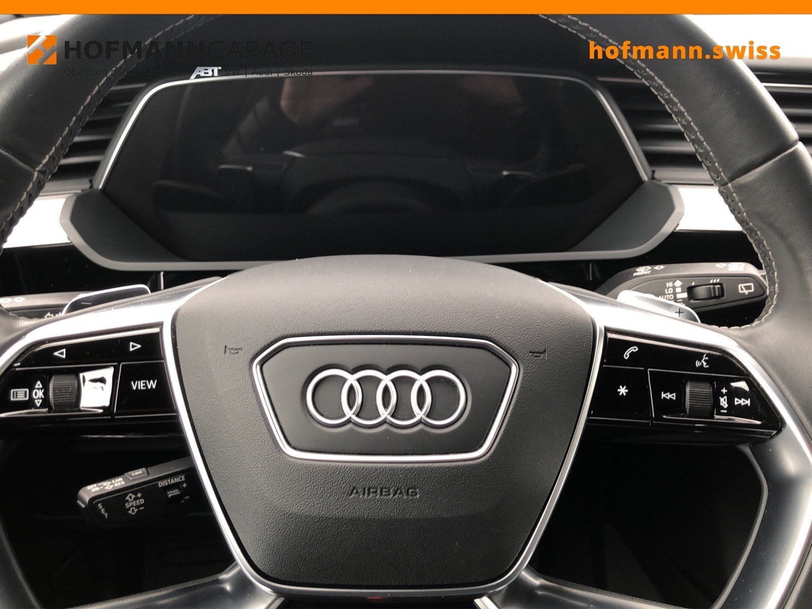 AUDI e-tron 55 S Line quattro-image-9