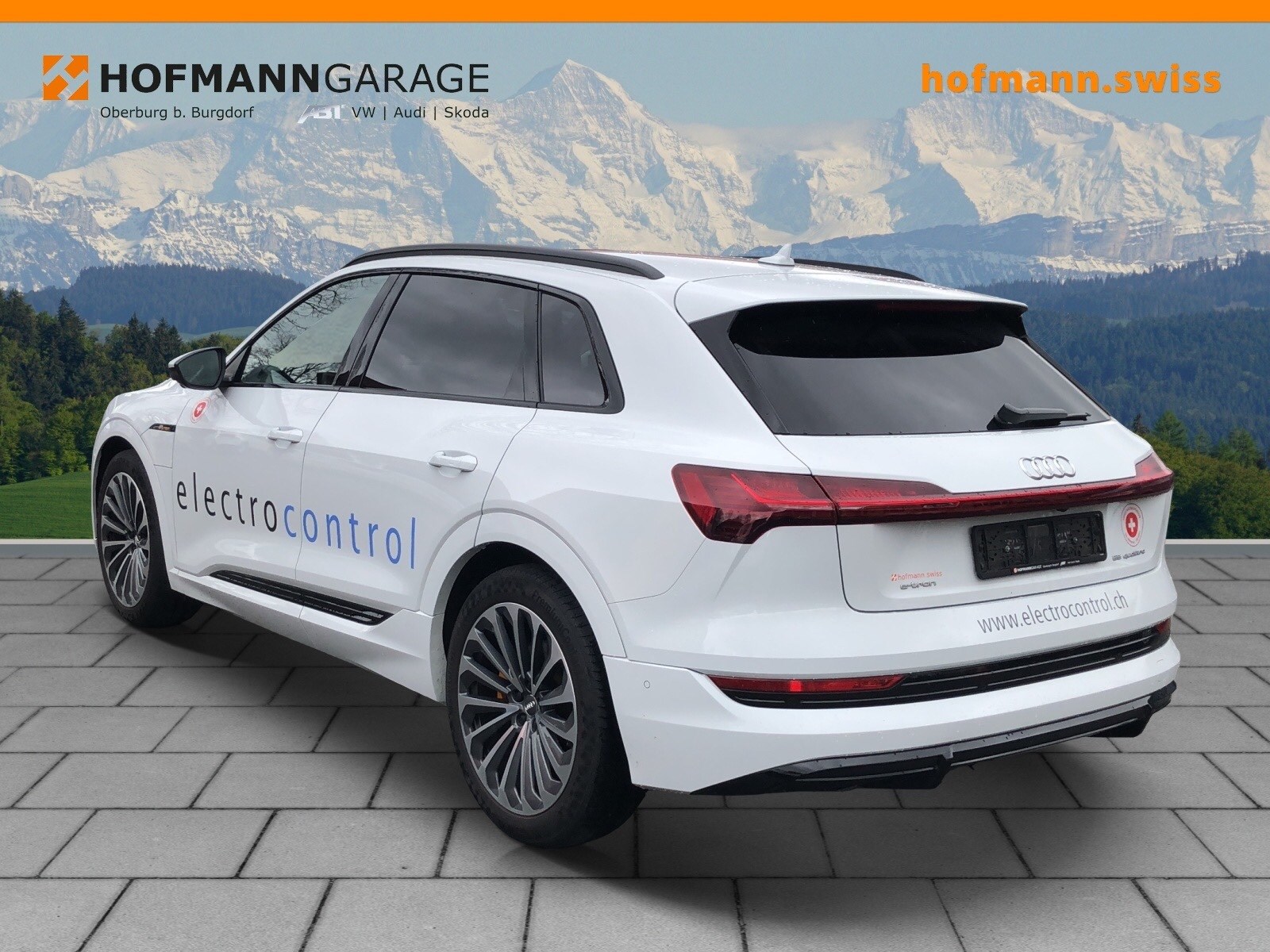 AUDI e-tron 55 S Line quattro-image-1
