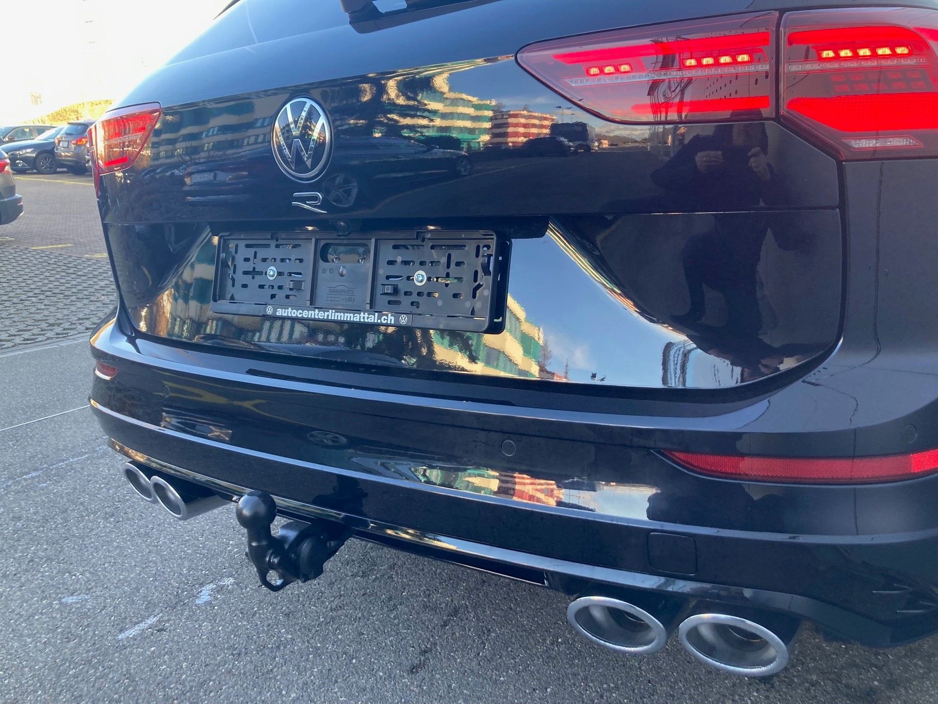 VW Golf Variant 2.0 TSI R DSG 4Motion-image-11
