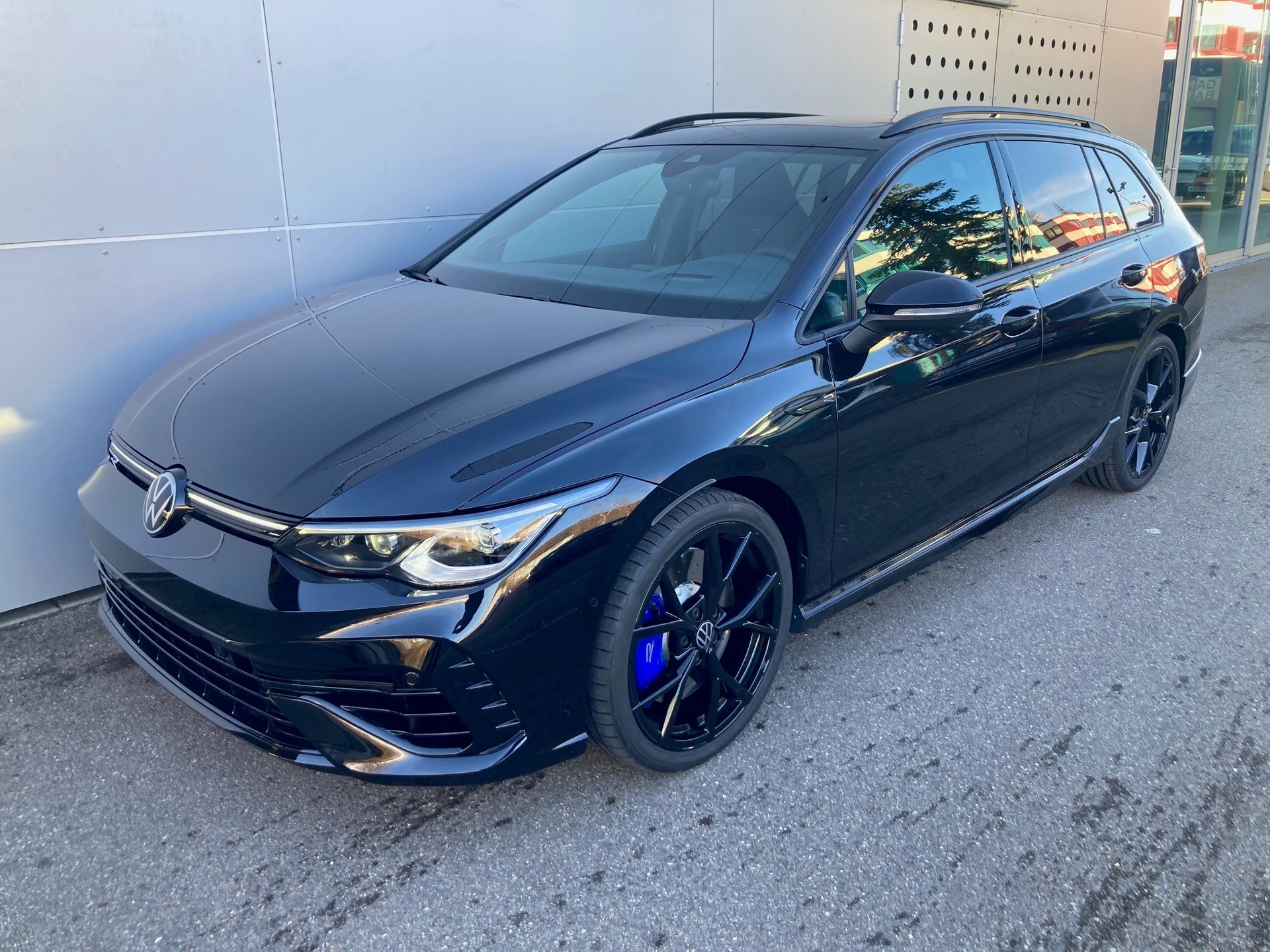 VW Golf Variant 2.0 TSI R DSG 4Motion-image-0
