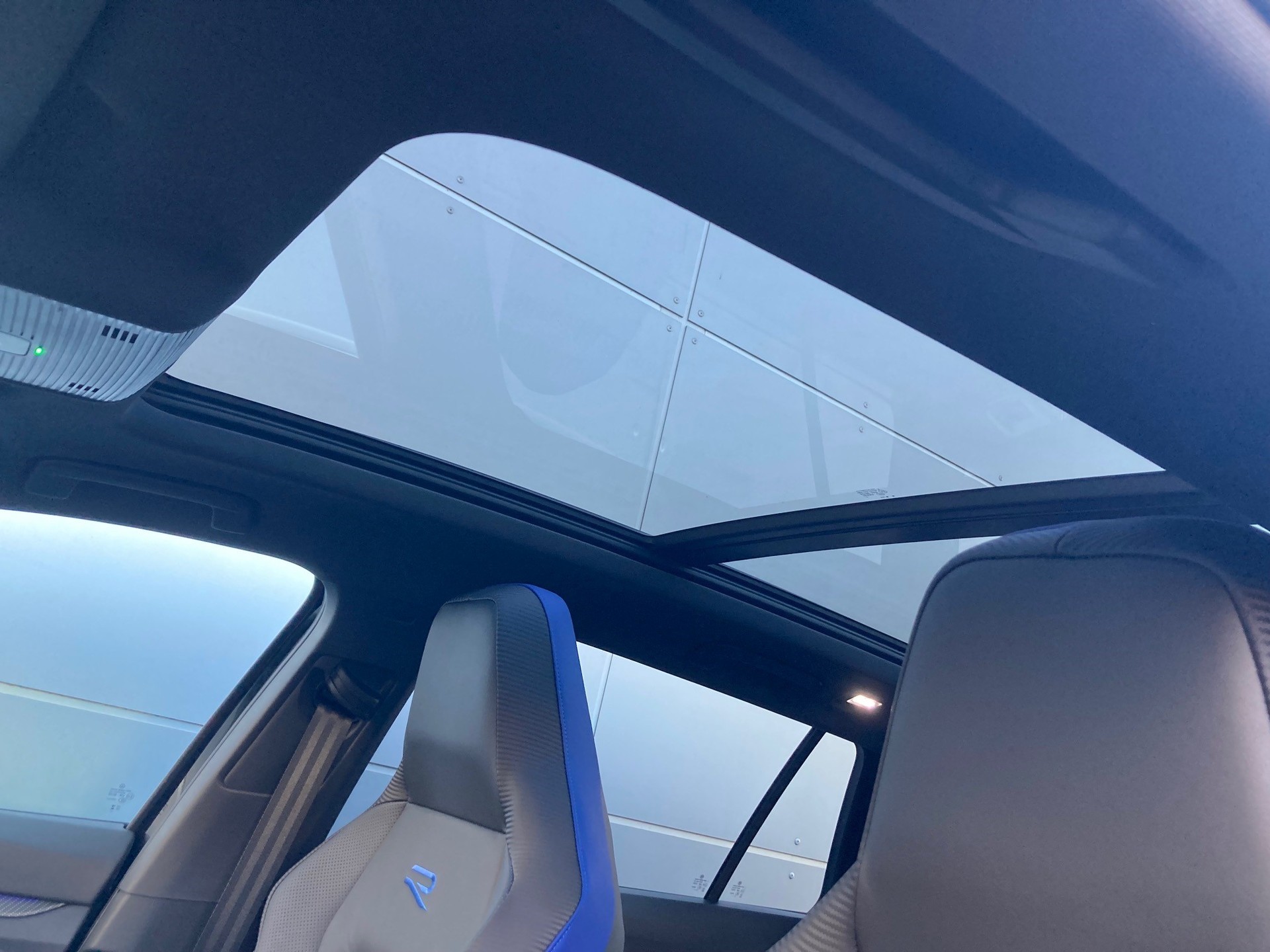VW Golf Variant 2.0 TSI R DSG 4Motion-image-10