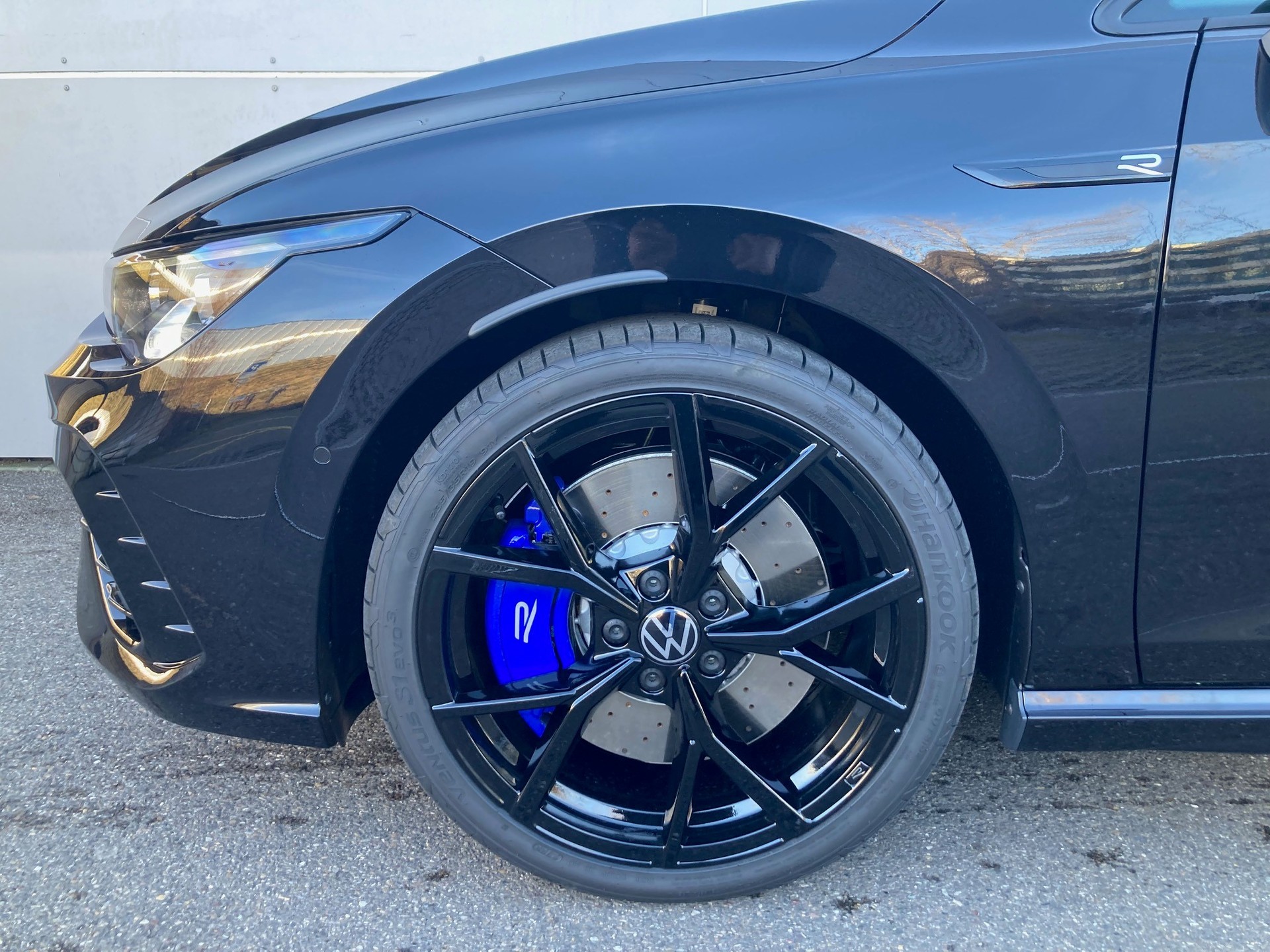 VW Golf Variant 2.0 TSI R DSG 4Motion-image-5
