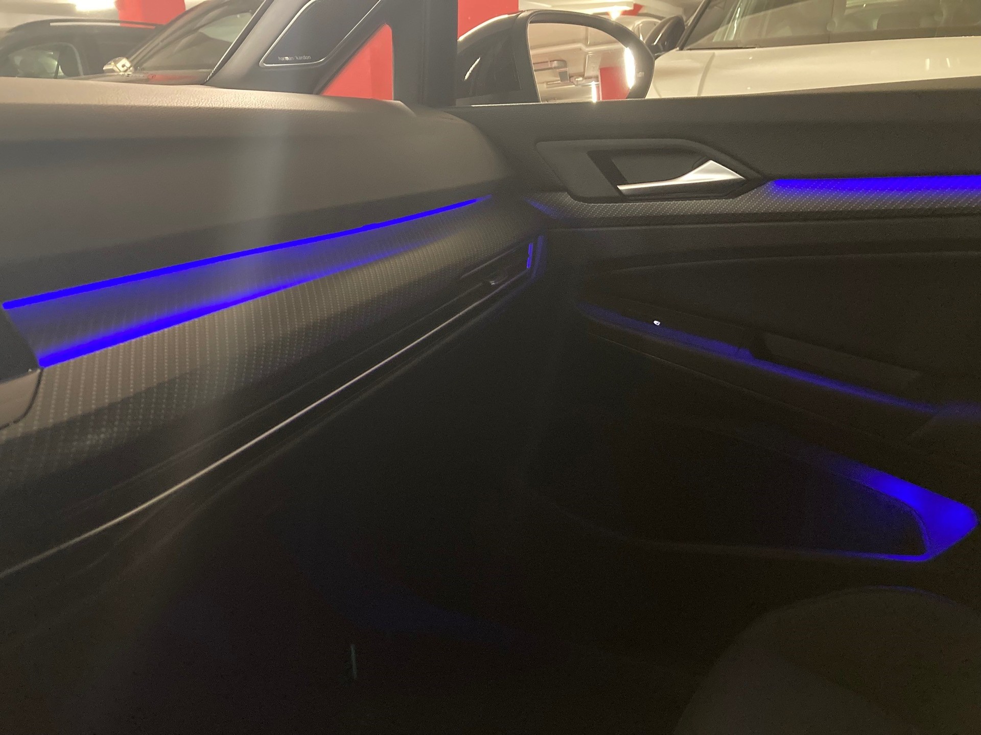VW Golf Variant 2.0 TSI R DSG 4Motion-image-15