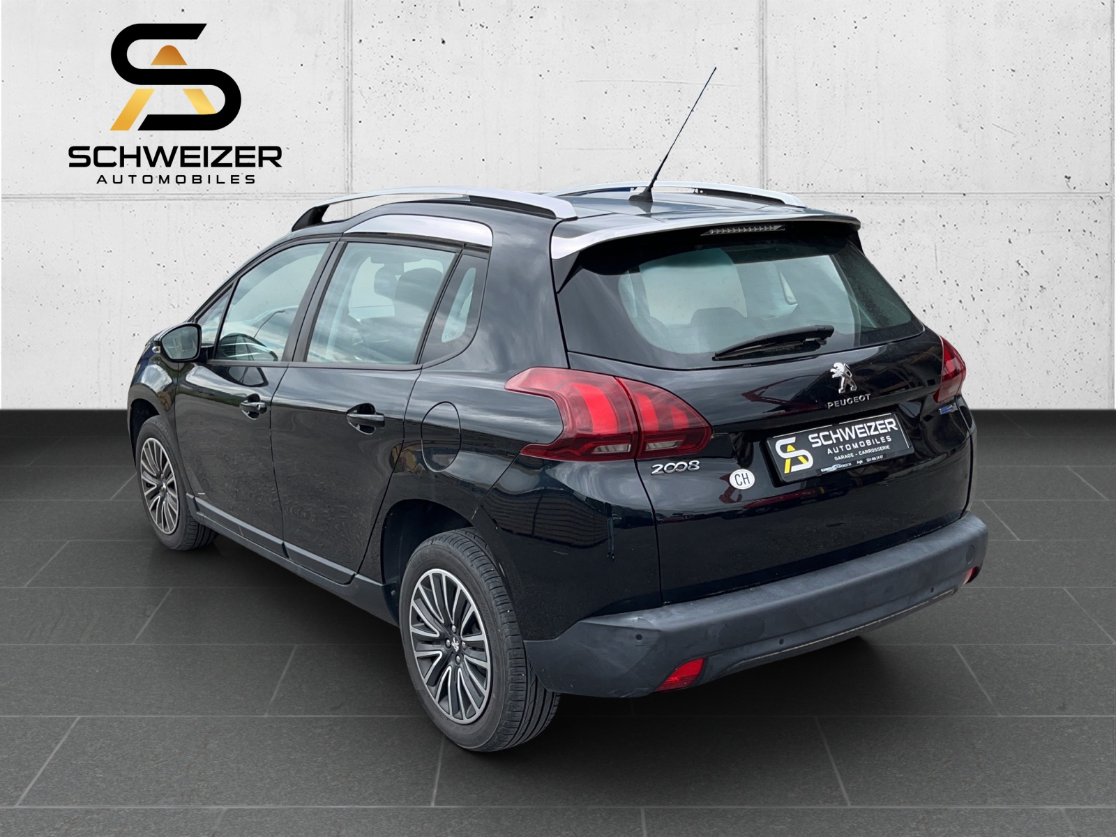 PEUGEOT 2008 1.2 PureTech Active EAT6-image-5