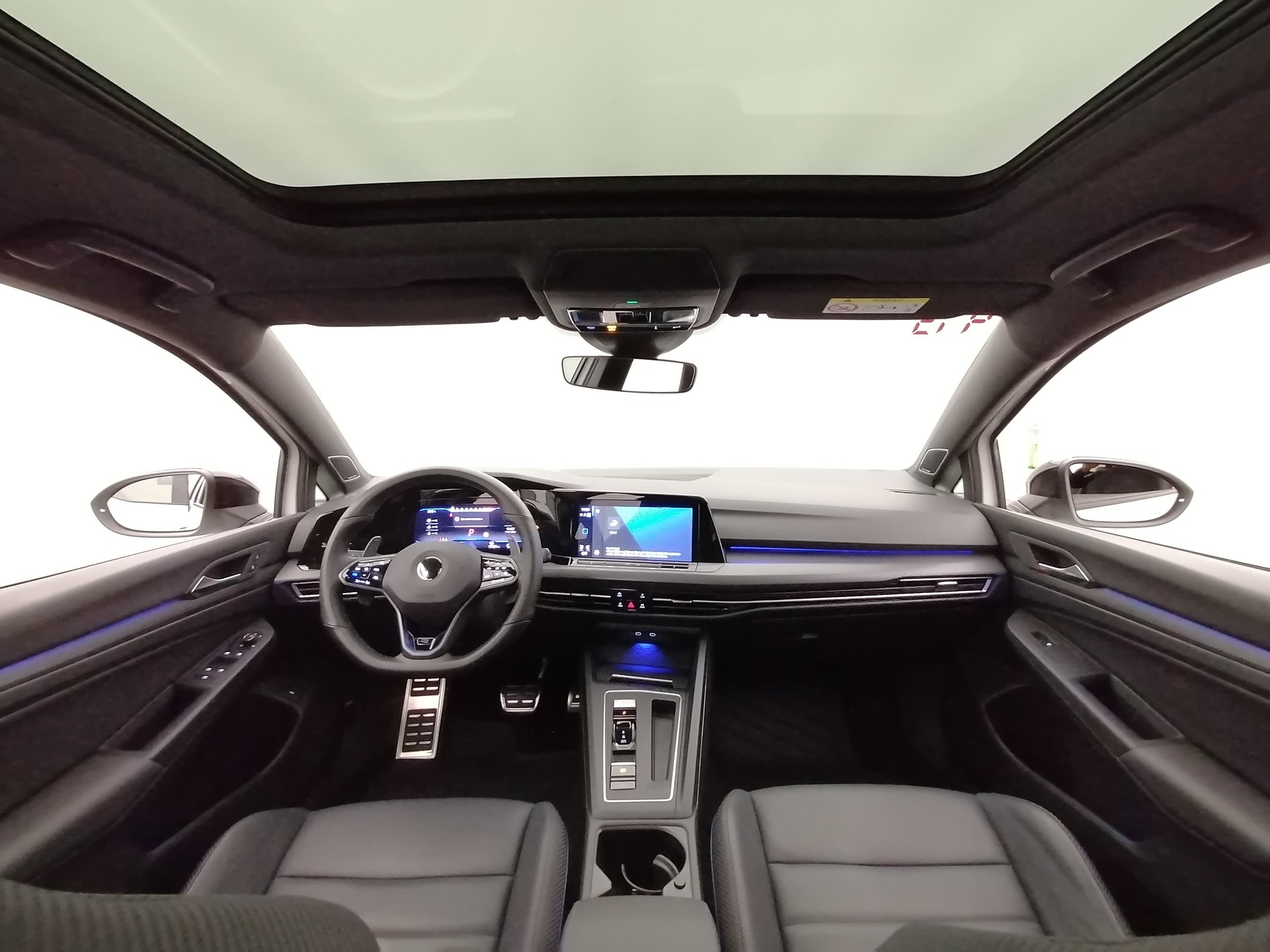 VW Golf Variant 2.0 TSI R DSG 4Motion-image-8