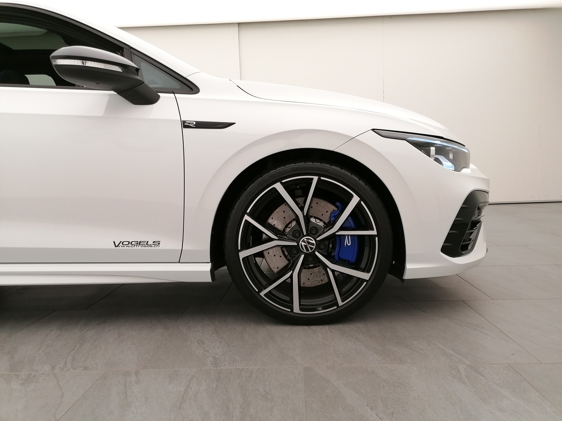 VW Golf Variant 2.0 TSI R DSG 4Motion-image-6