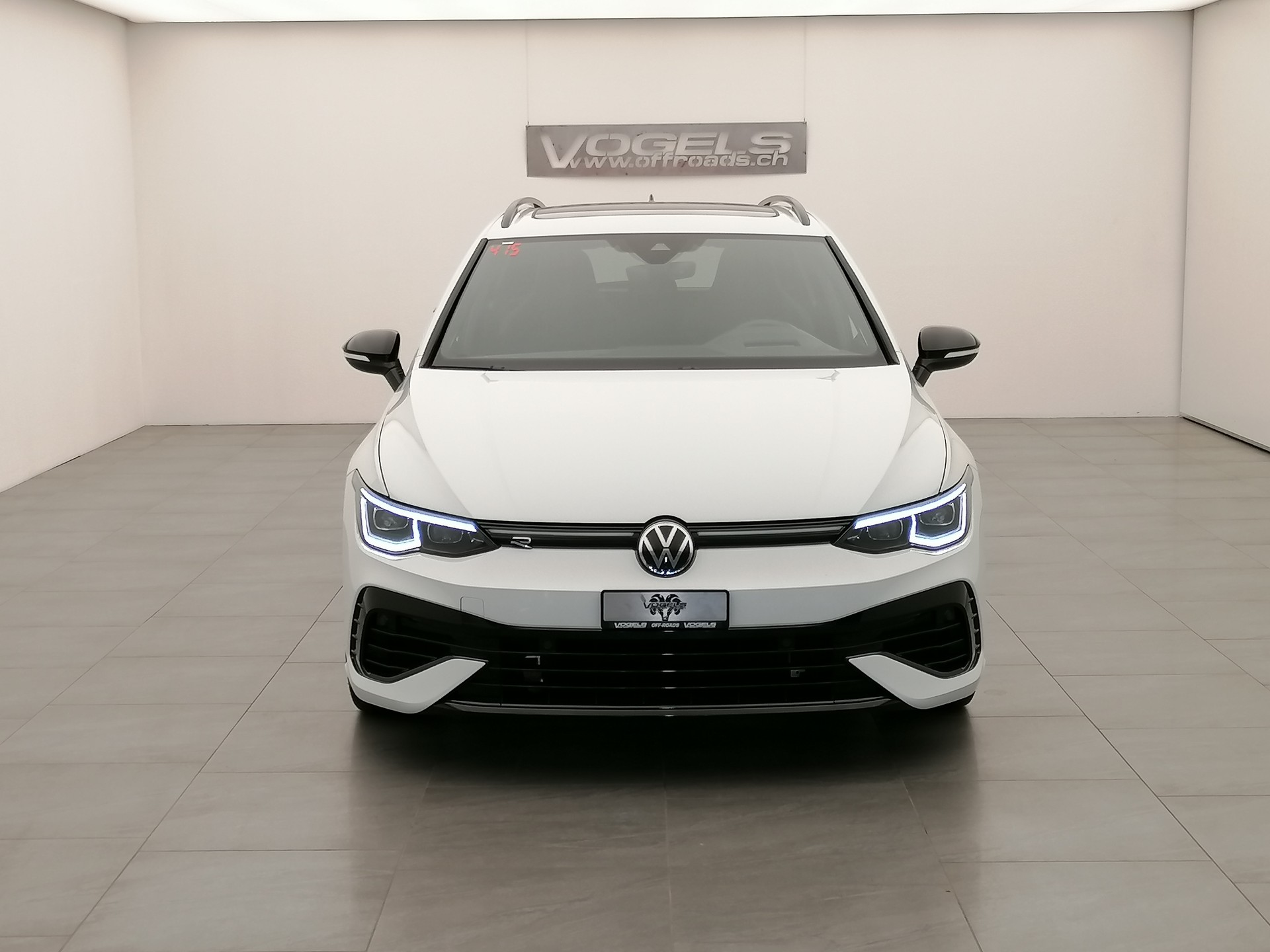 VW Golf Variant 2.0 TSI R DSG 4Motion-image-1