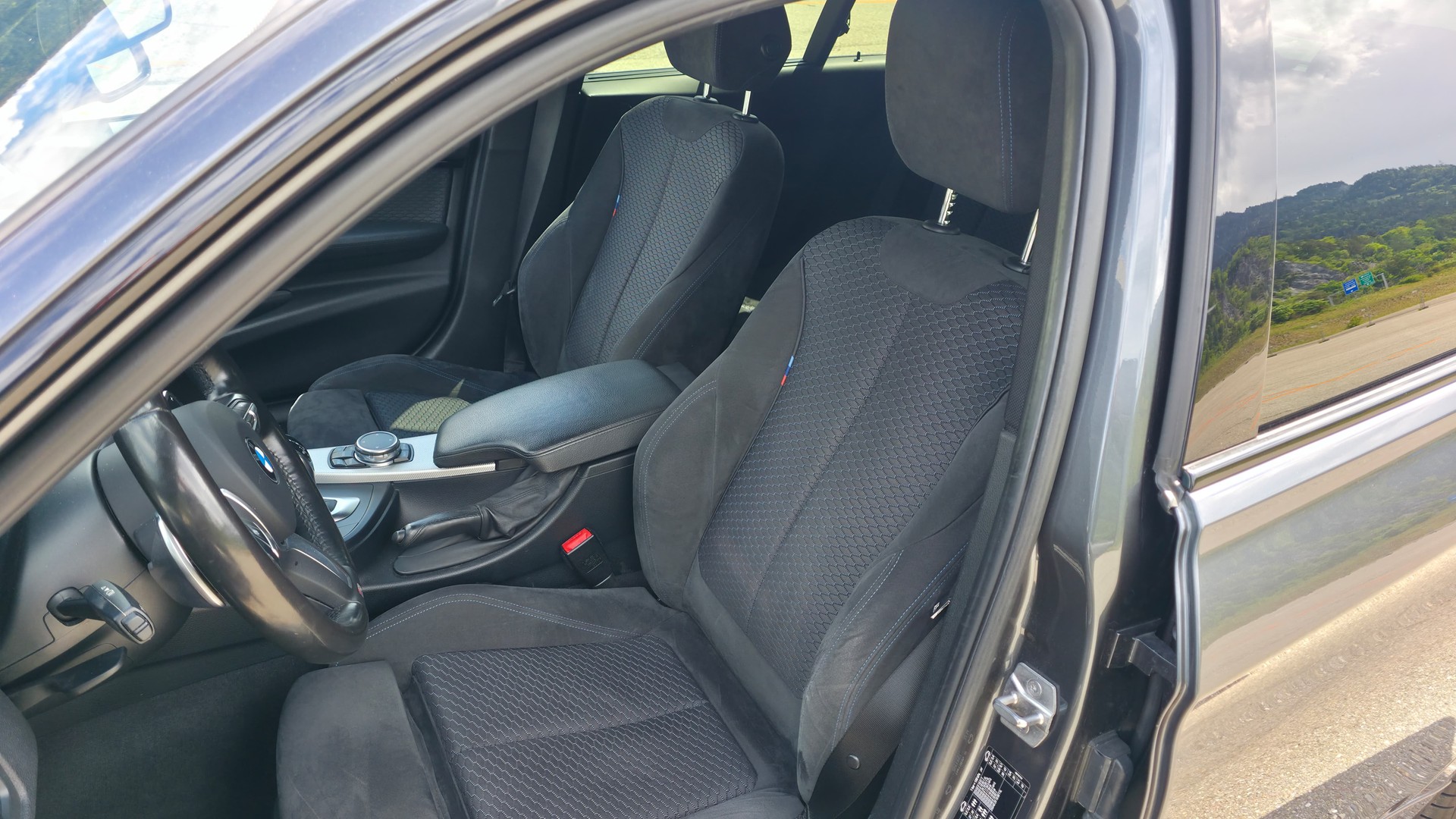 BMW 320d xDrive Touring M Sport Line Steptronic-image-11