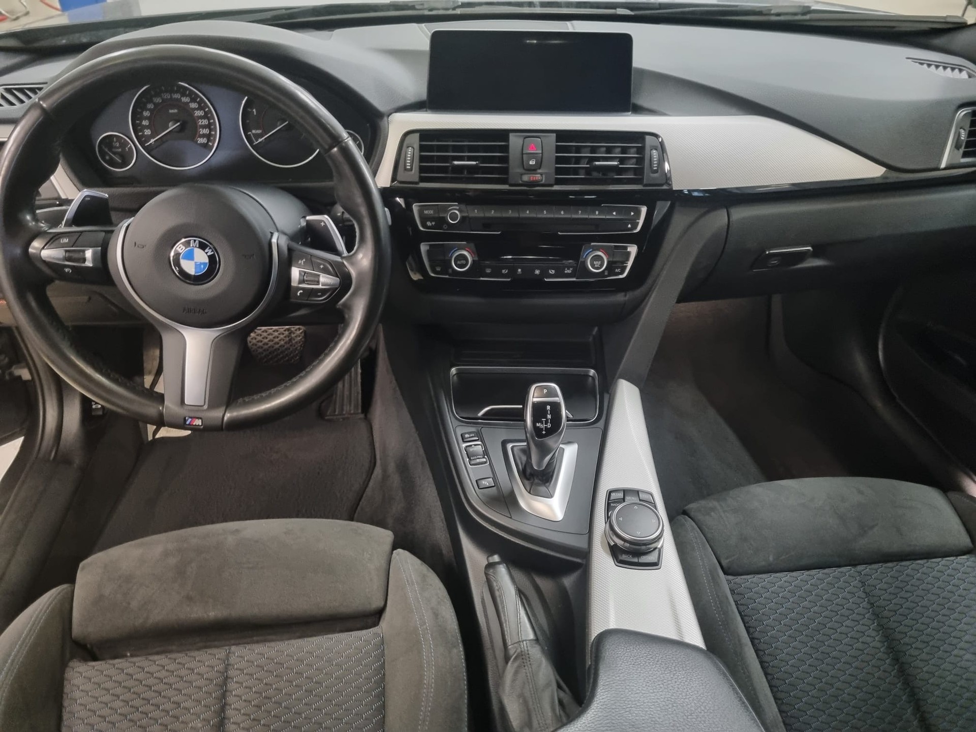 BMW 320d xDrive Touring M Sport Line Steptronic-image-7