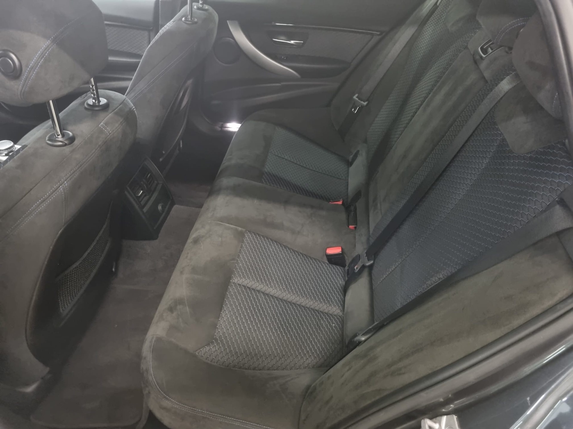 BMW 320d xDrive Touring M Sport Line Steptronic-image-10