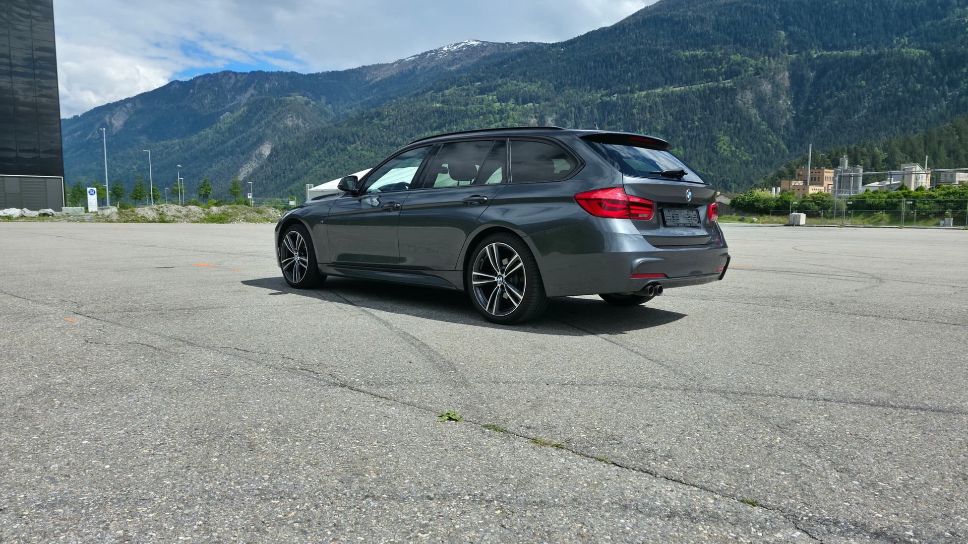 BMW 320d xDrive Touring M Sport Line Steptronic-image-5