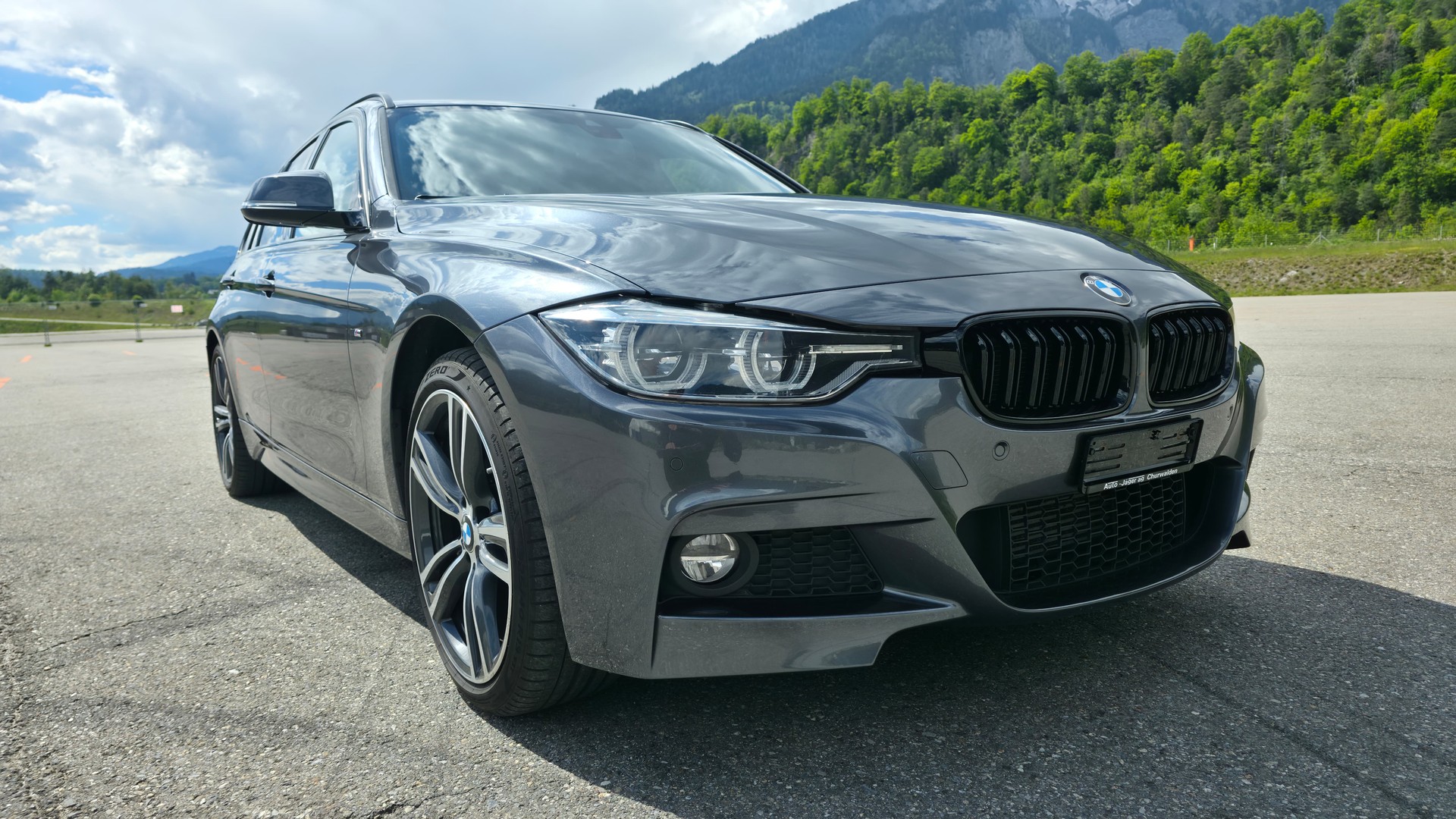 BMW 320d xDrive Touring M Sport Line Steptronic-image-2