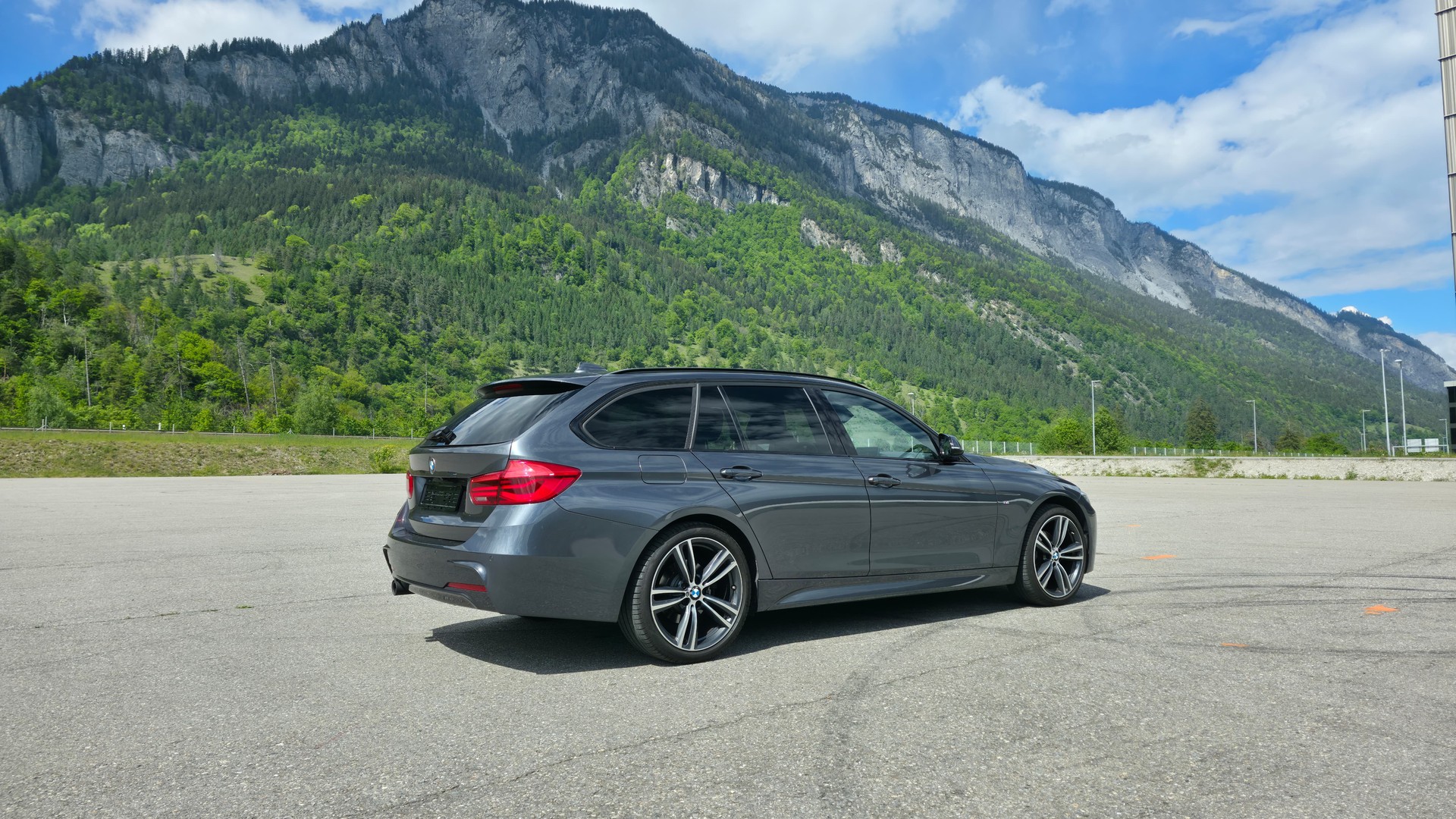 BMW 320d xDrive Touring M Sport Line Steptronic-image-6