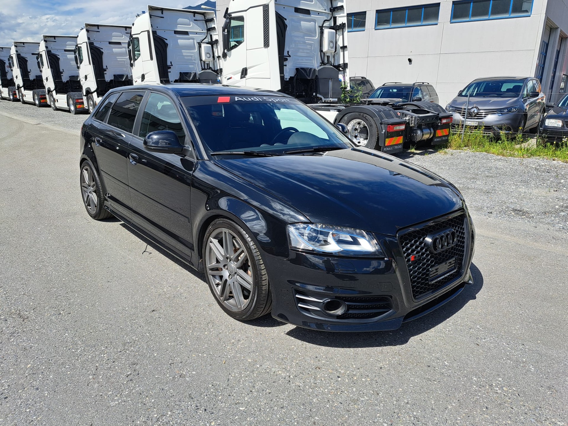 AUDI S3 Sportback 2.0 TFSI quattro-image-2