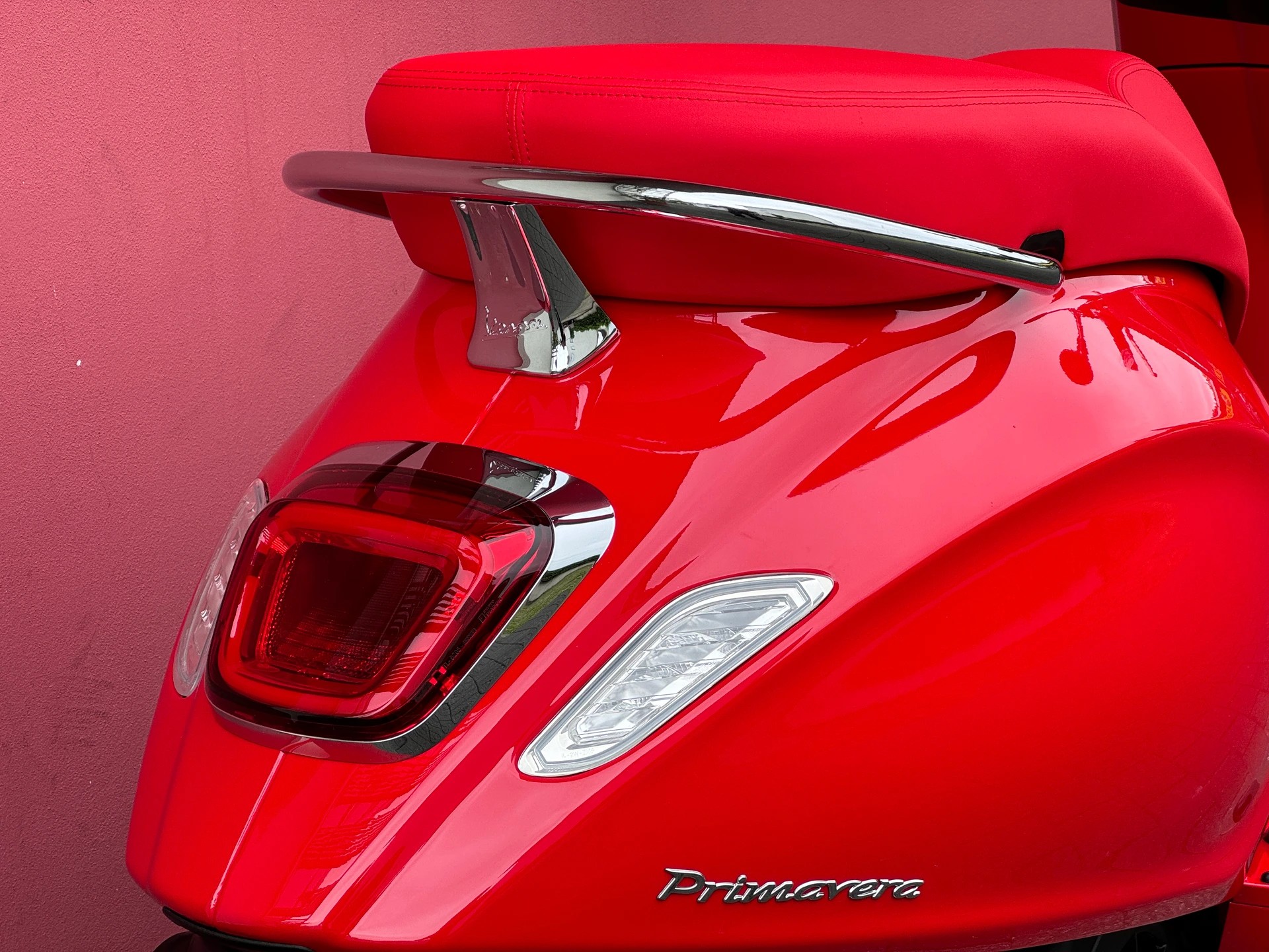 PIAGGIO Vespa 125 Primavera Red-showroom-element-3