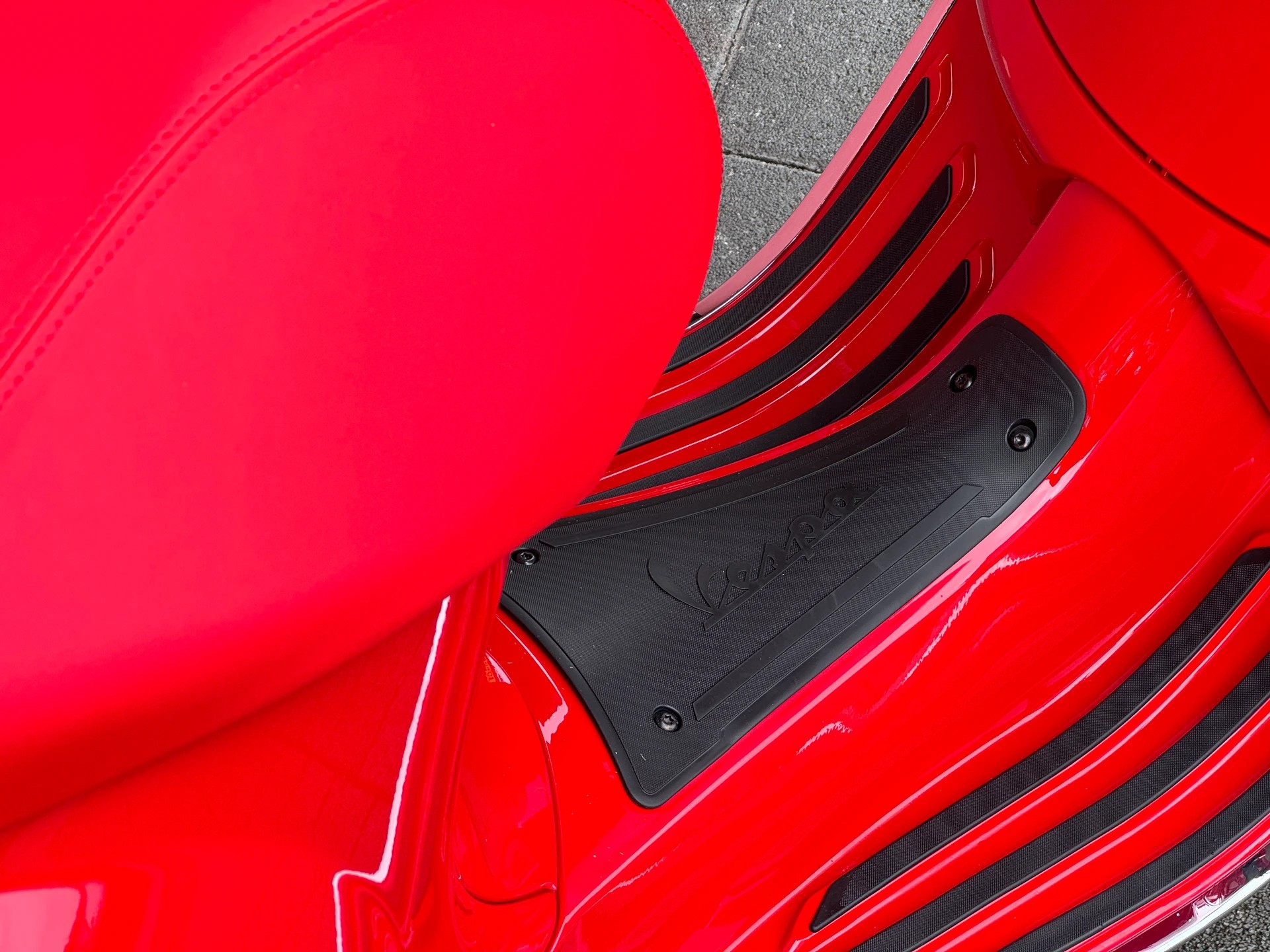 PIAGGIO Vespa 125 Primavera Red-showroom-element-1