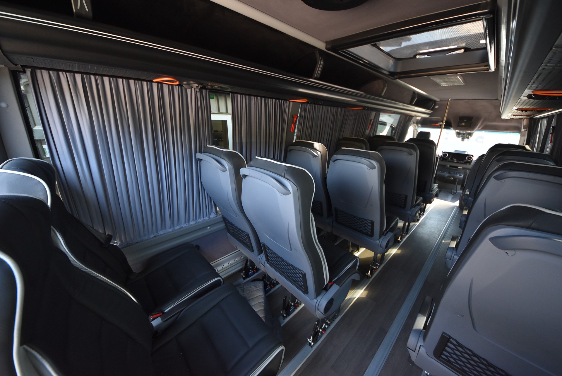 MERCEDES-BENZ VIP Sprinter 519 Rollstuhlbus-image-3
