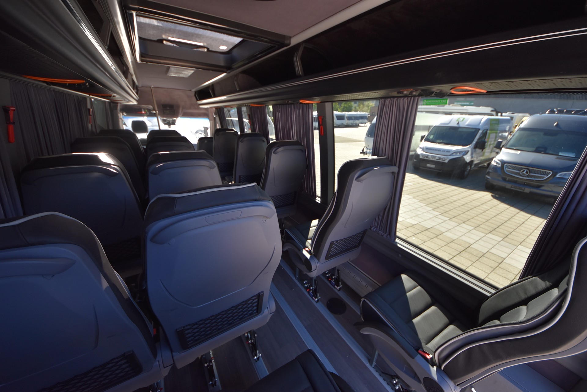 MERCEDES-BENZ VIP Sprinter 519 Rollstuhlbus-image-4