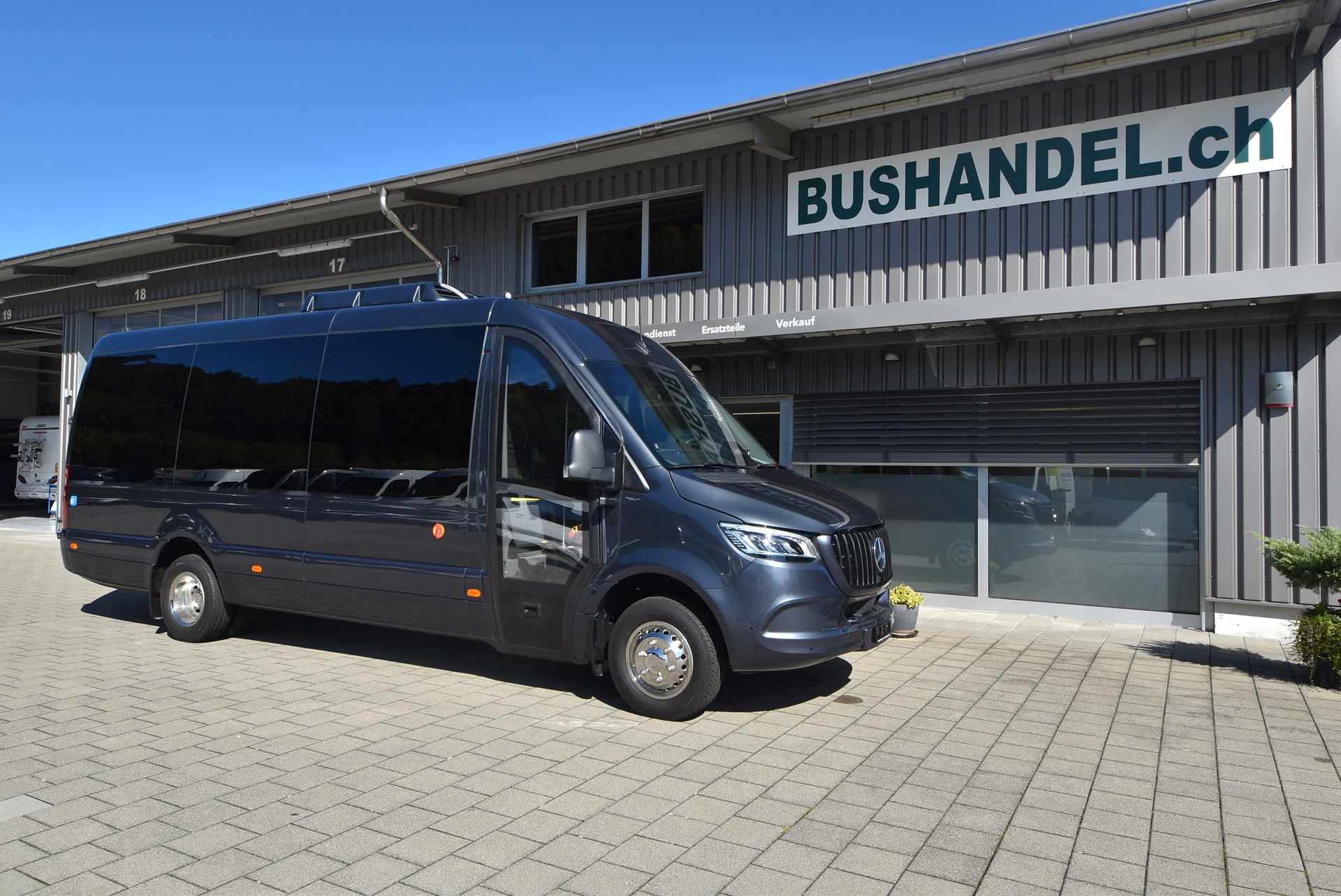 MERCEDES-BENZ VIP Sprinter 519 Rollstuhlbus-image-0