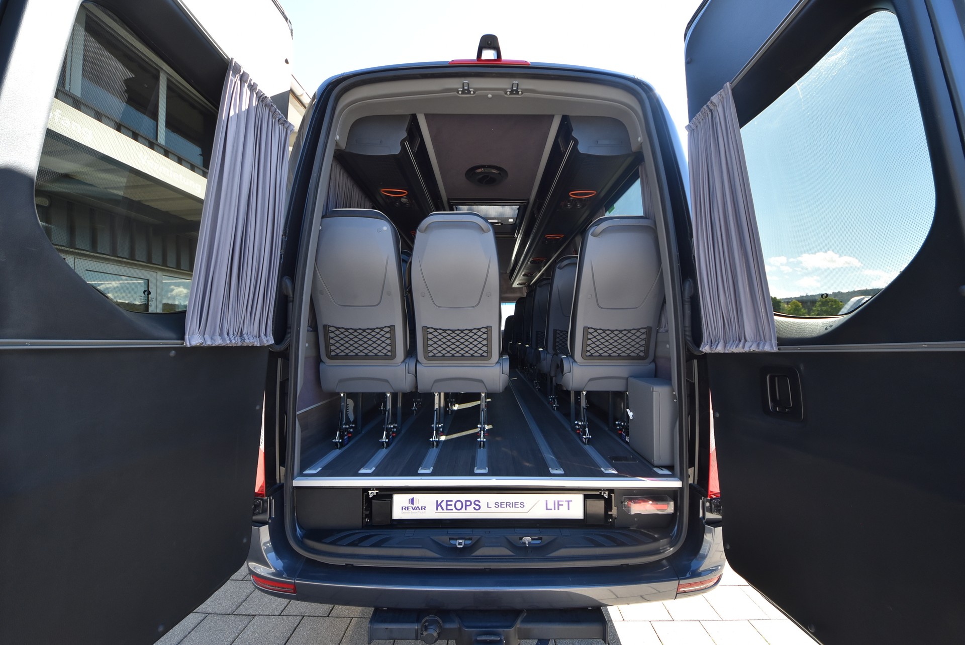 MERCEDES-BENZ VIP Sprinter 519 Rollstuhlbus-image-5