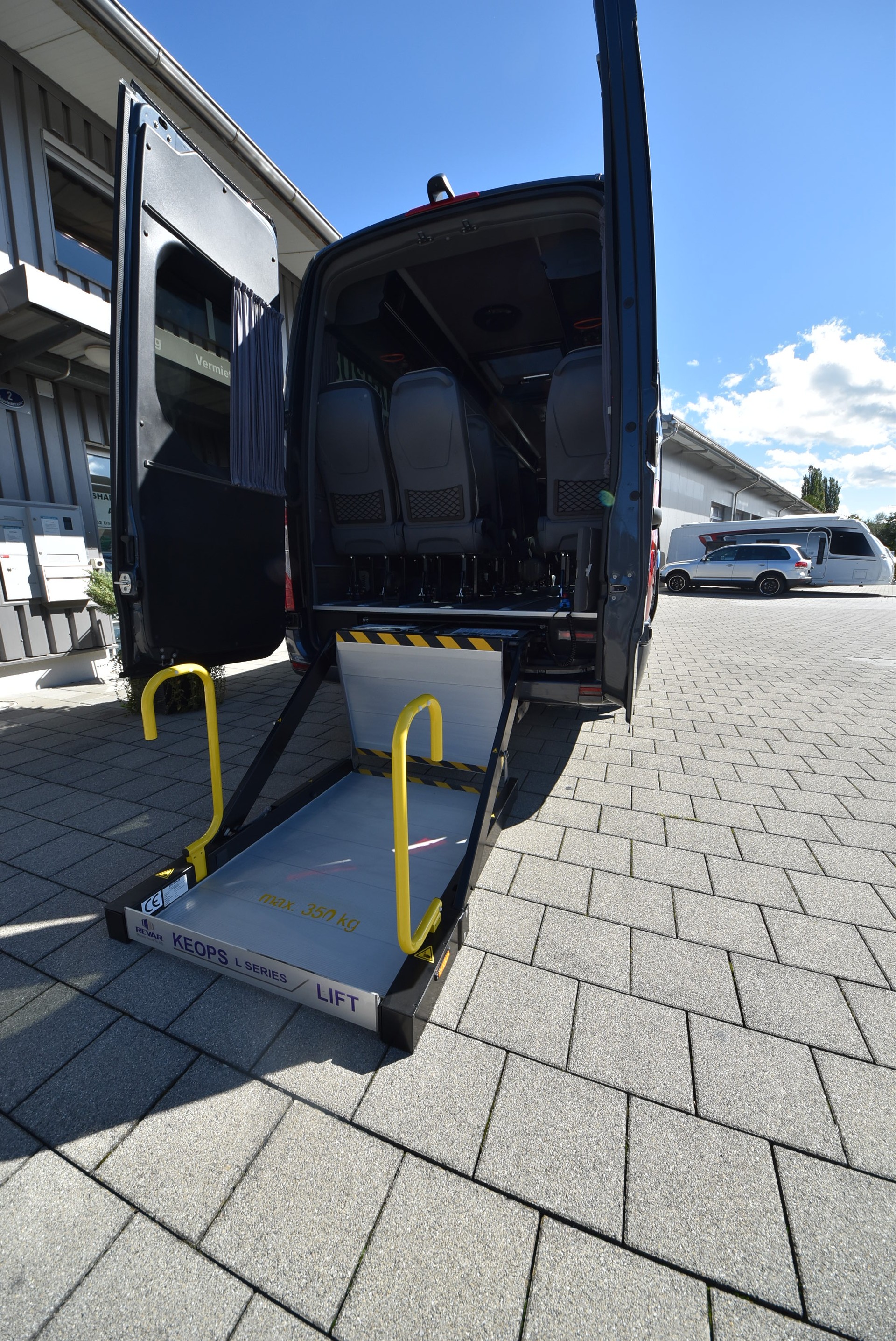 MERCEDES-BENZ VIP Sprinter 519 Rollstuhlbus-image-9