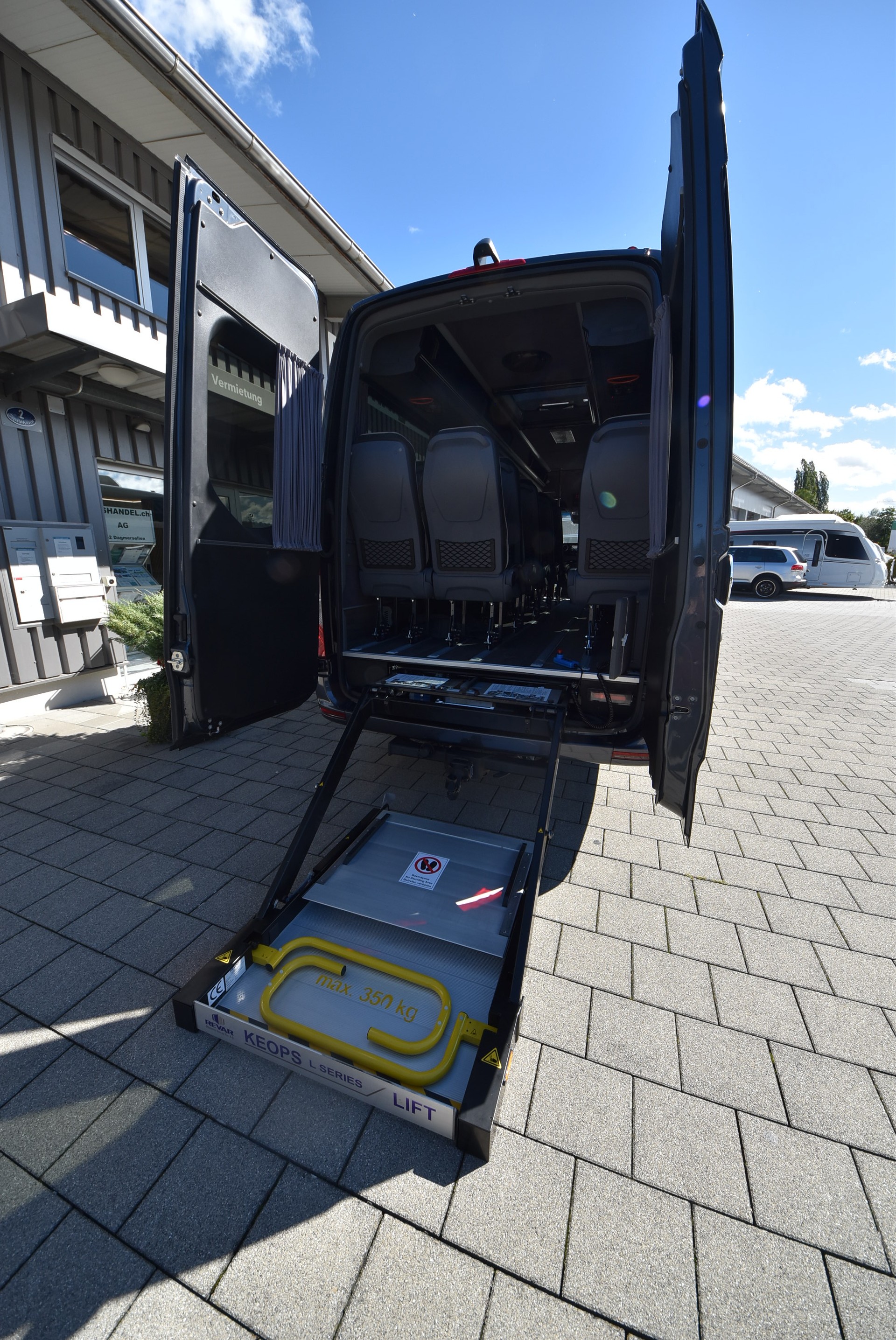 MERCEDES-BENZ VIP Sprinter 519 Rollstuhlbus-image-7