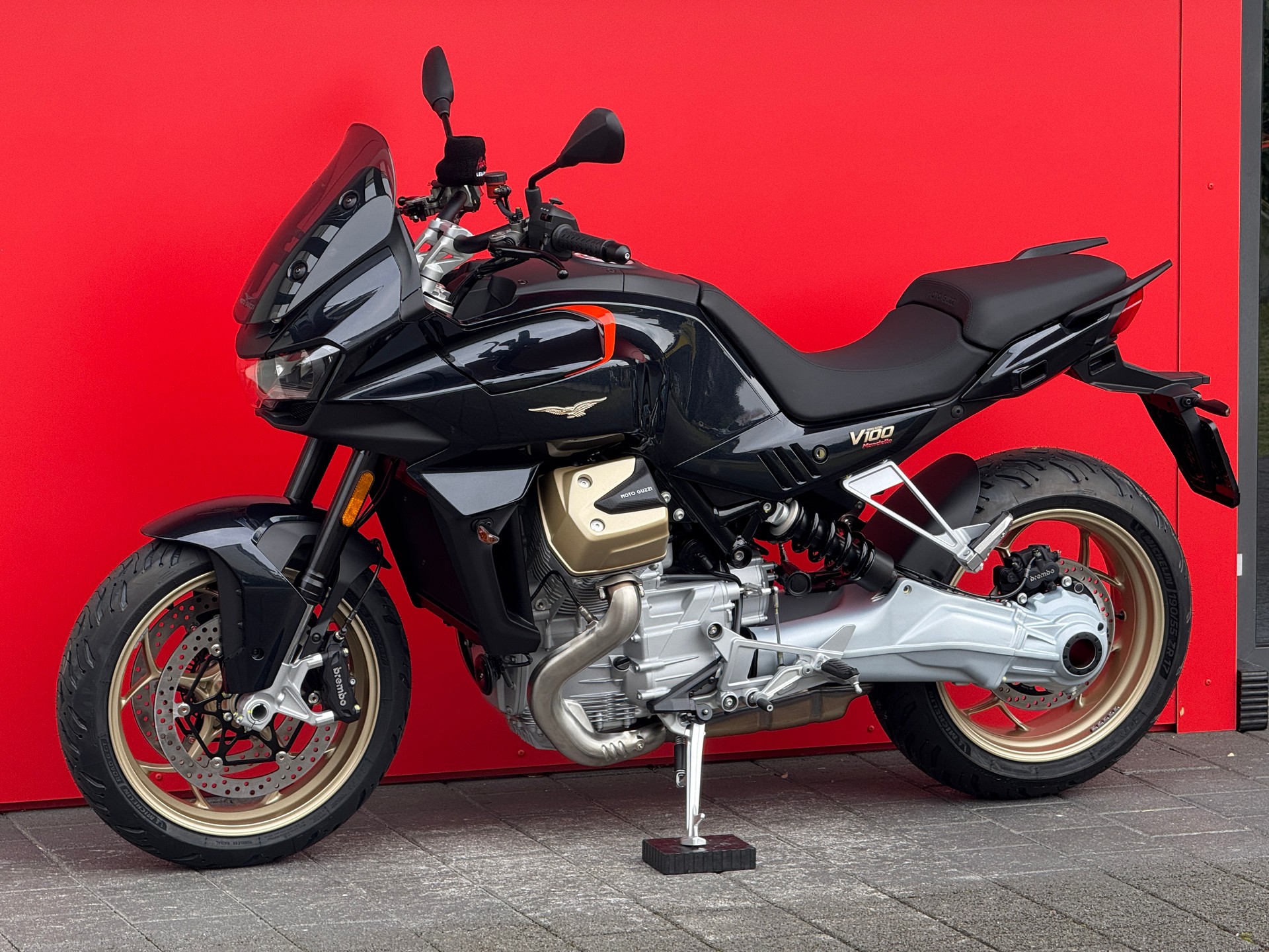MOTO GUZZI V100 Mandello-image-6