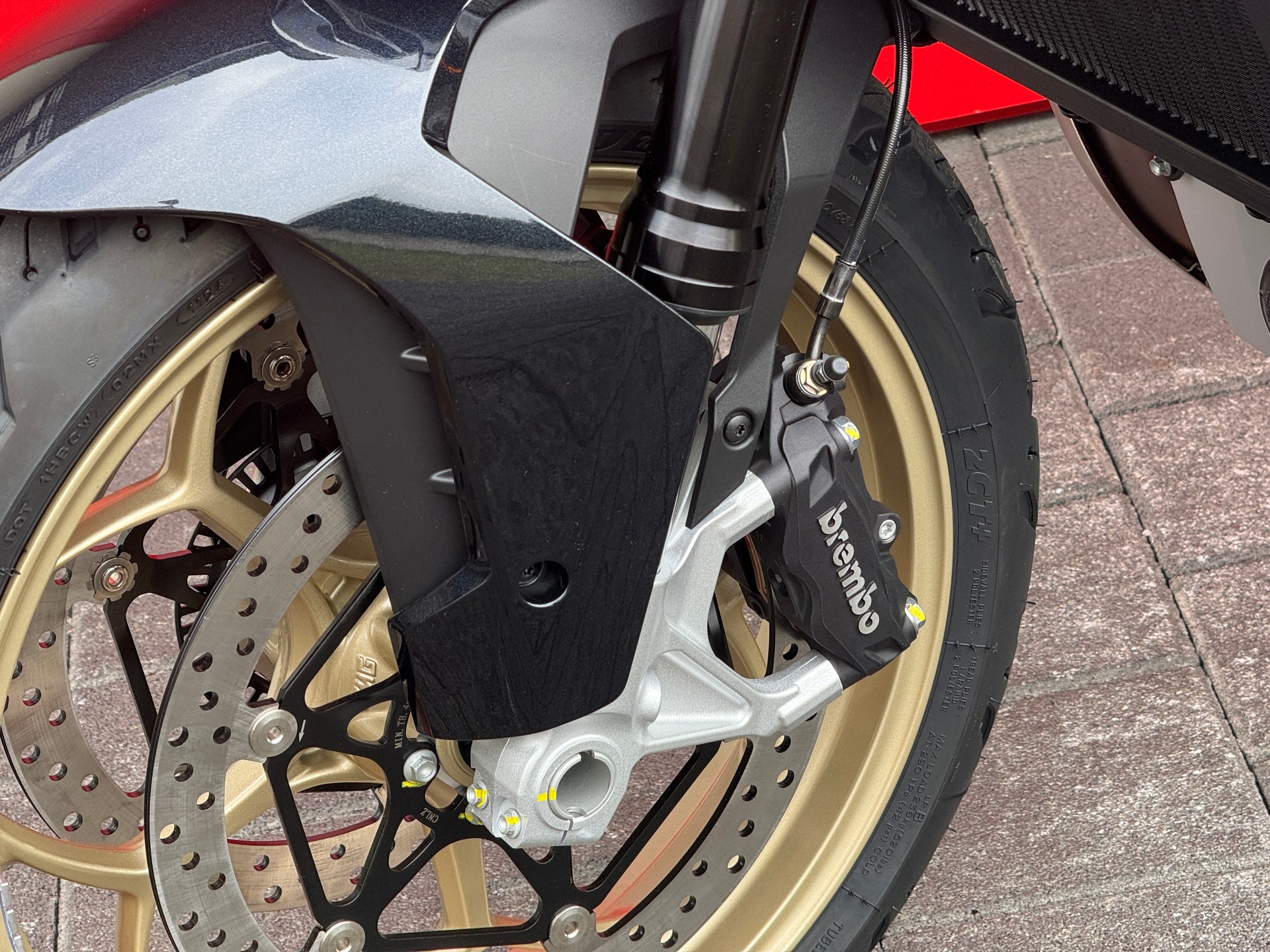 MOTO GUZZI V100 Mandello-image-9