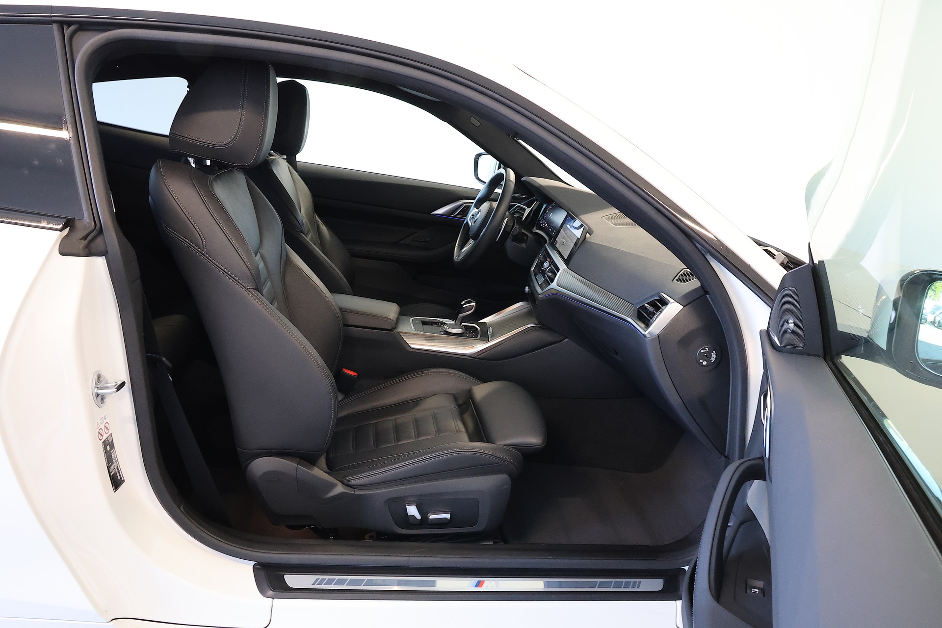 BMW 420d xDrive 48V Coupé M Sport Steptronic-image-12