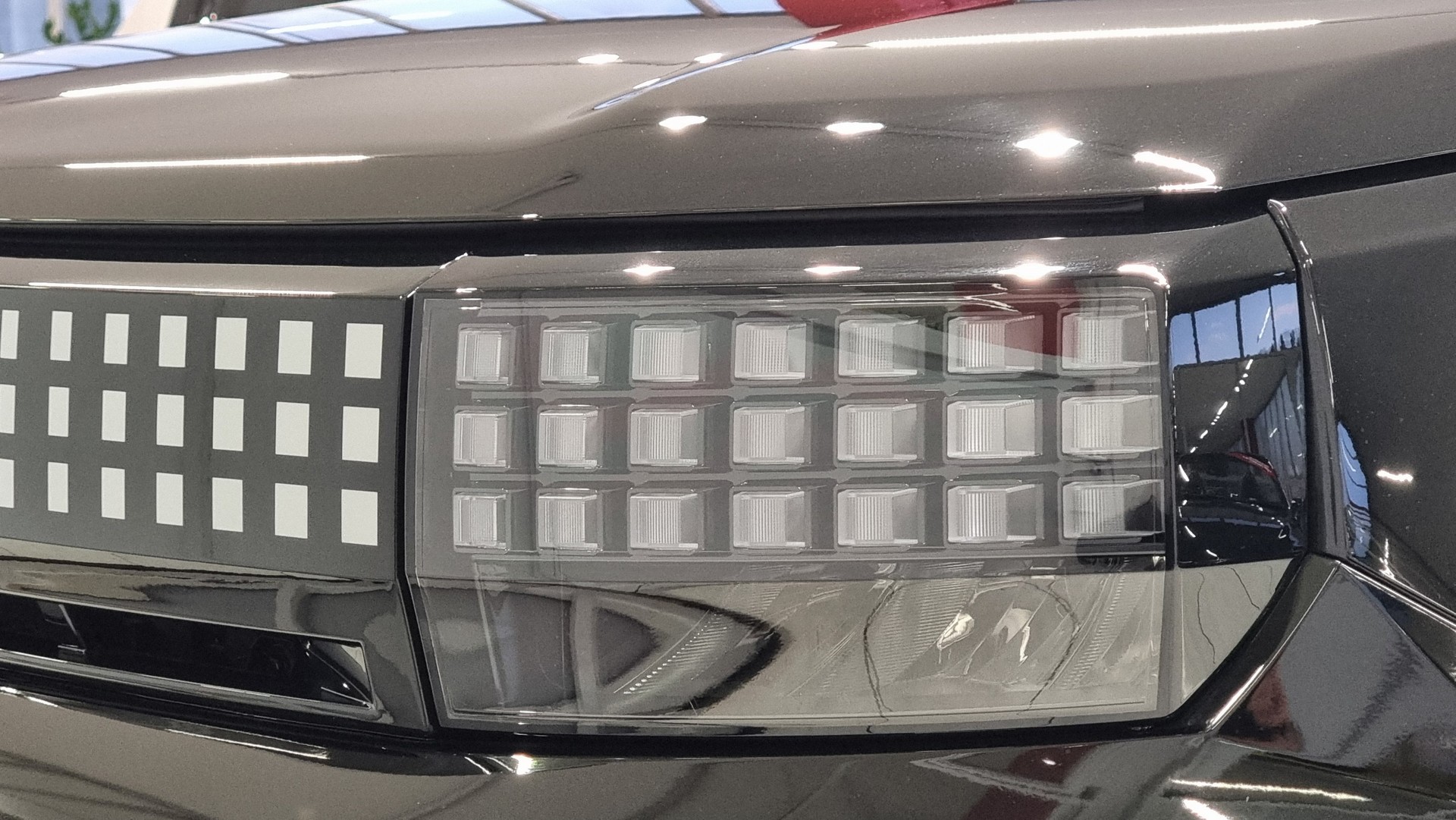 FIAT Grande Panda 1.2 Hybrid 110 PS La Prima-image-1