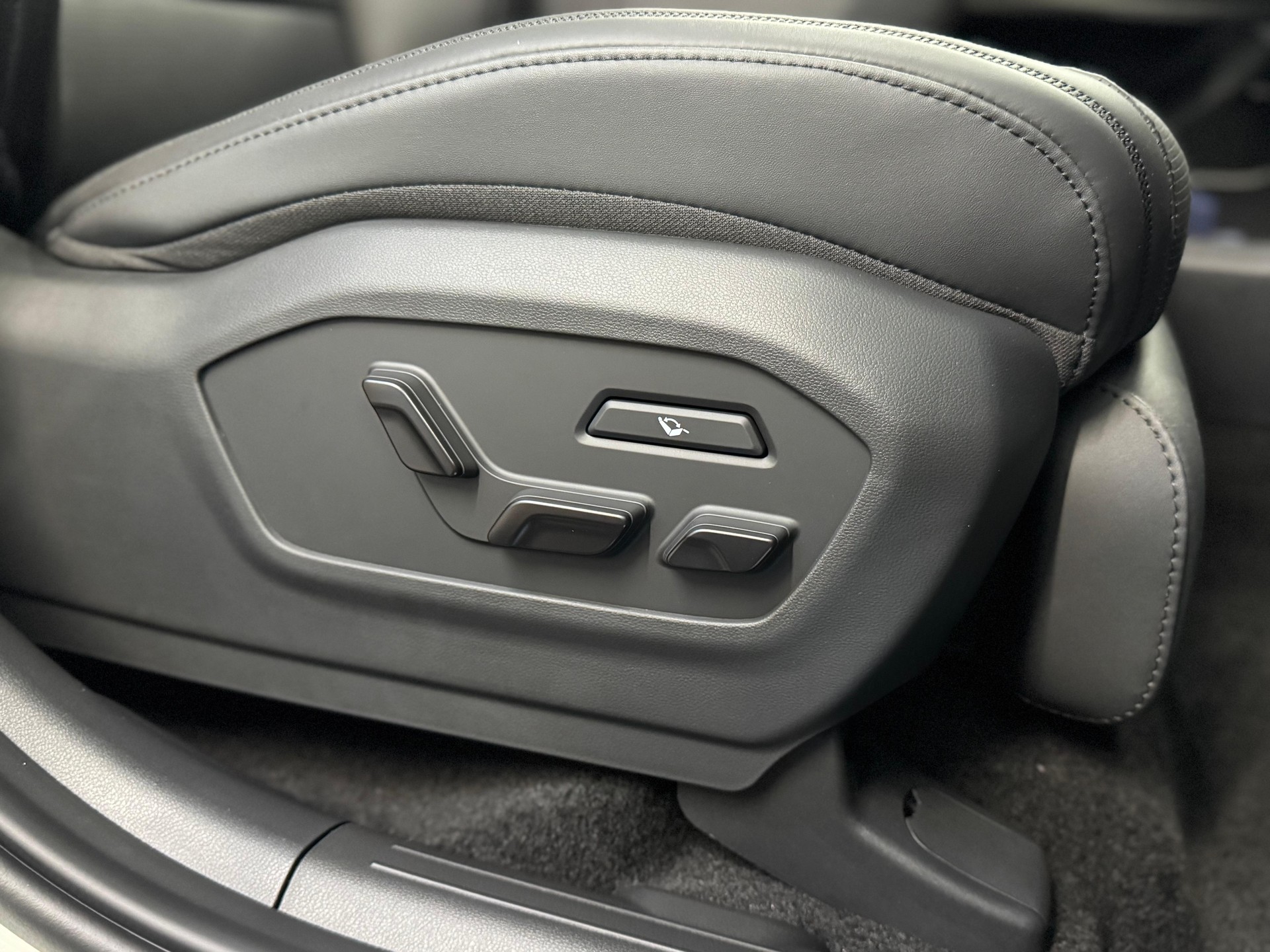 HYUNDAI Santa Fe 1.6 T-GDi HEV Calligraphy-image-9