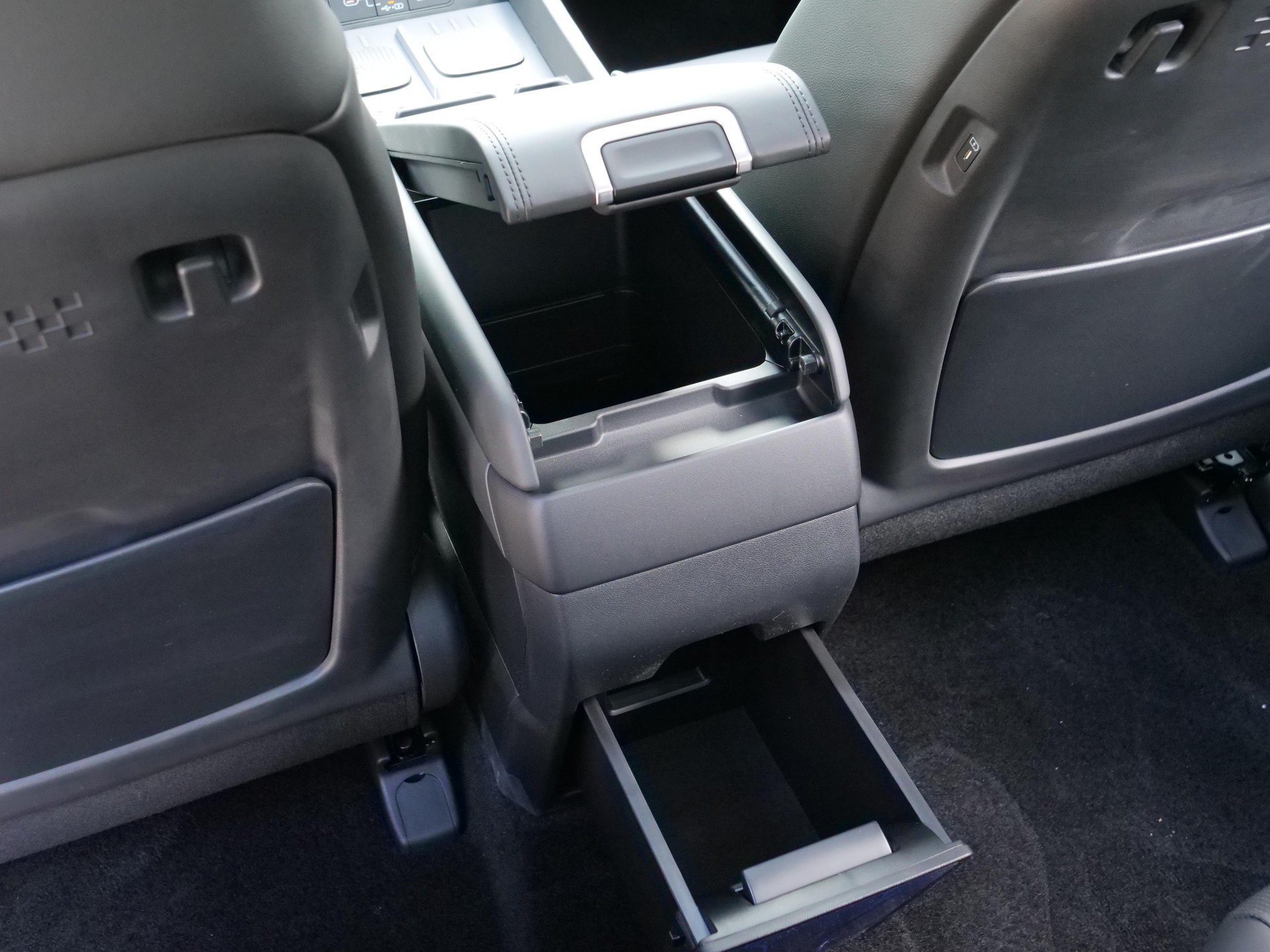 HYUNDAI Santa Fe 1.6 T-GDi HEV Calligraphy-image-24