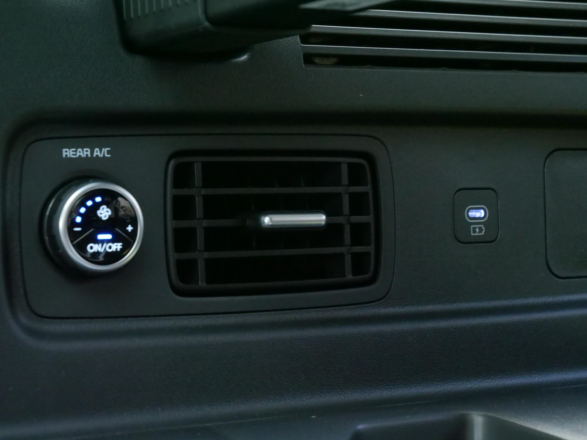 HYUNDAI Santa Fe 1.6 T-GDi HEV Calligraphy-image-16