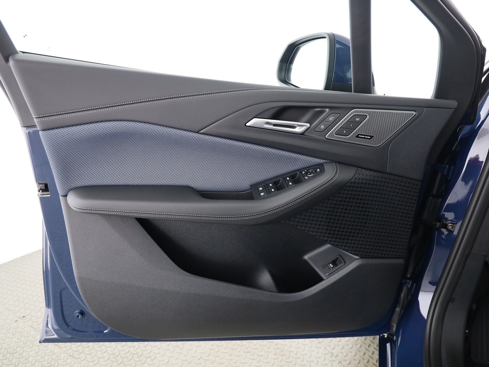 BMW 225e xDrive Act. Tourer-image-11