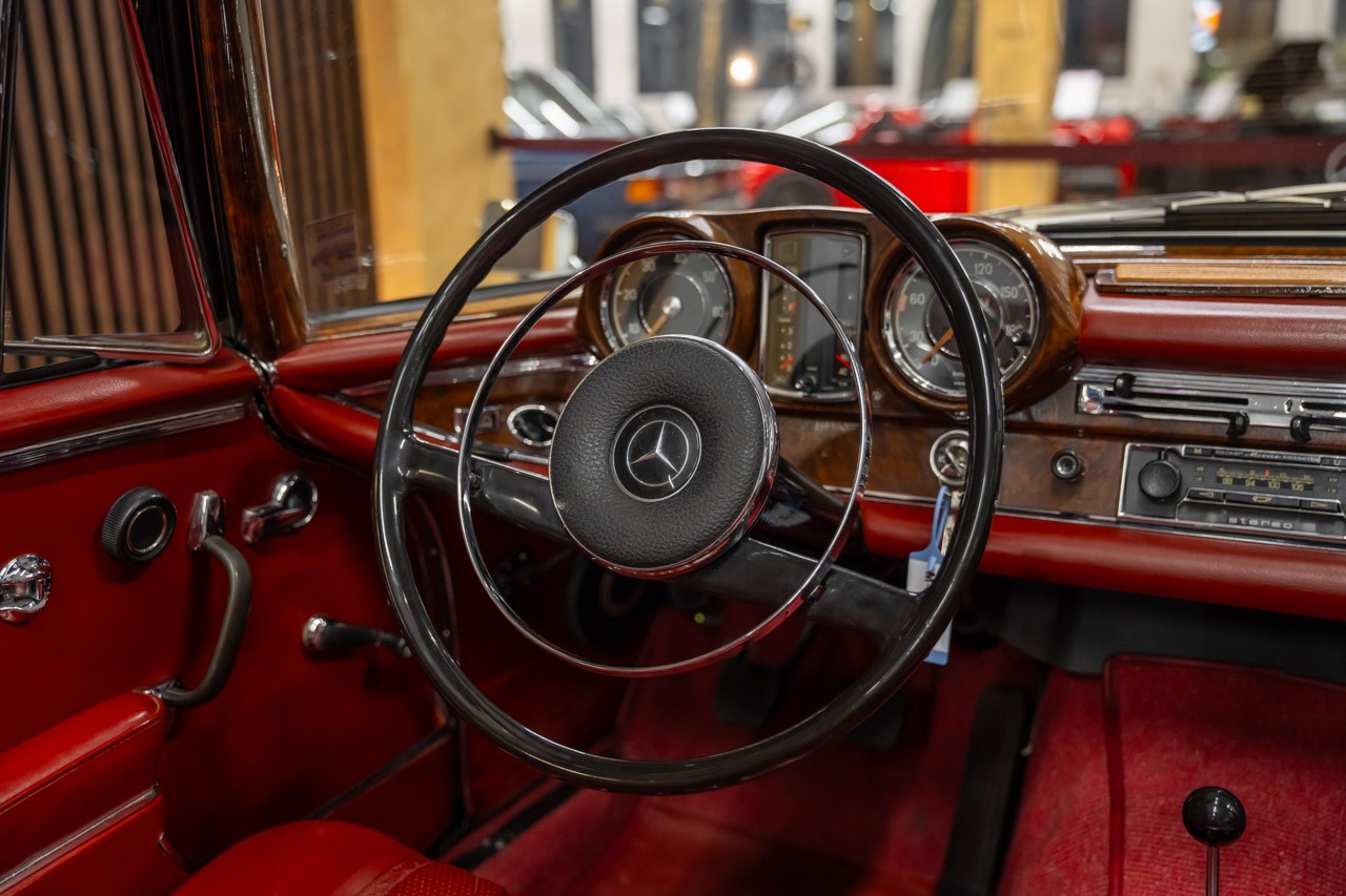 MERCEDES-BENZ 220 SE/b-image-23