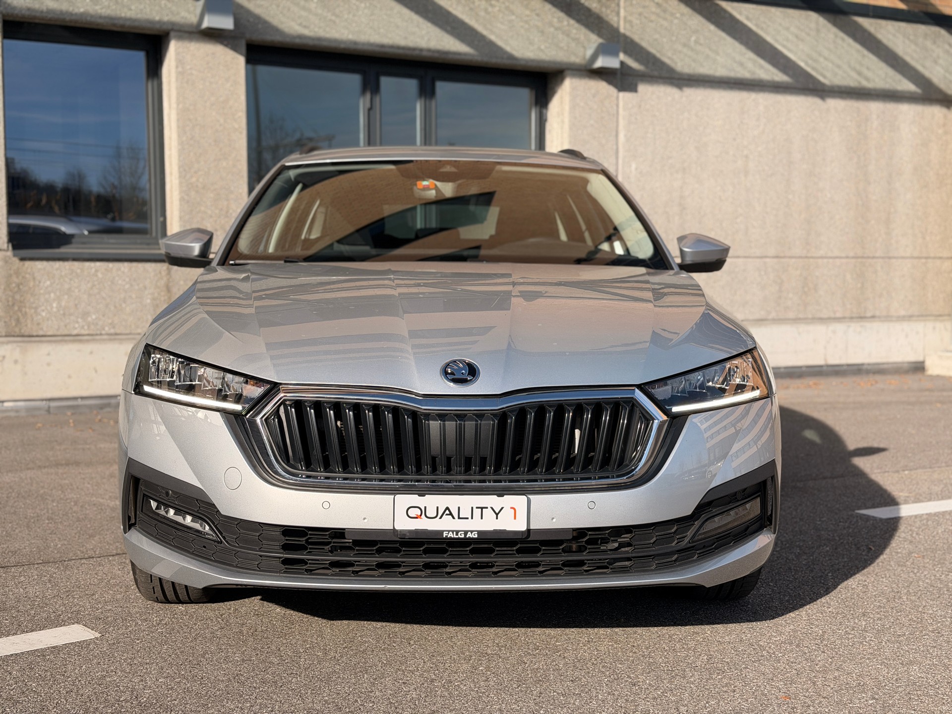 SKODA Octavia Combi 2.0 TDI DSG Ambition-image-6
