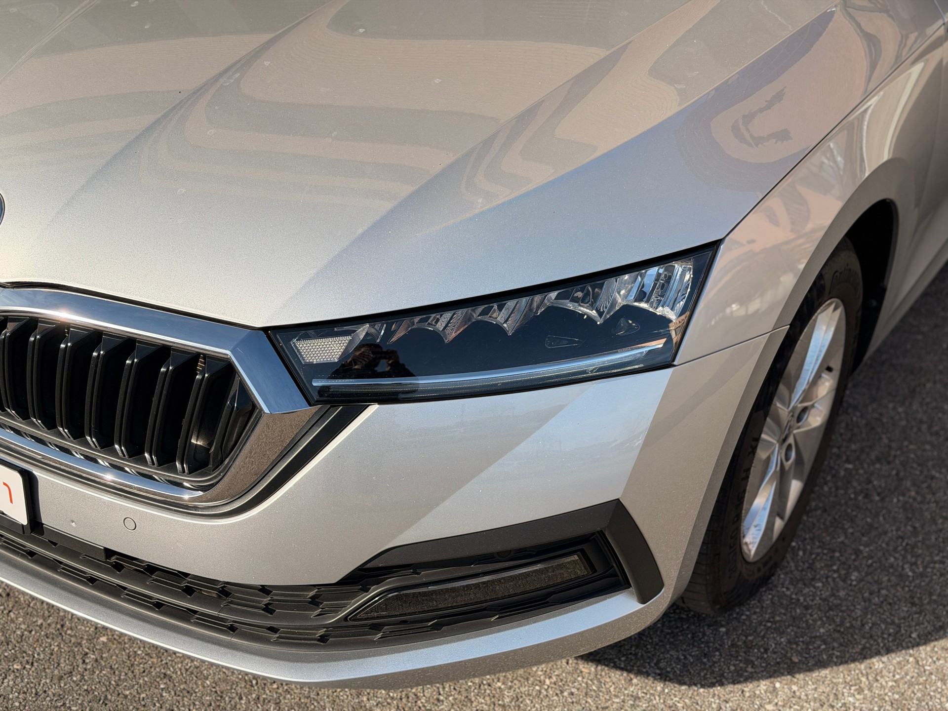 SKODA Octavia Combi 2.0 TDI DSG Ambition-image-9
