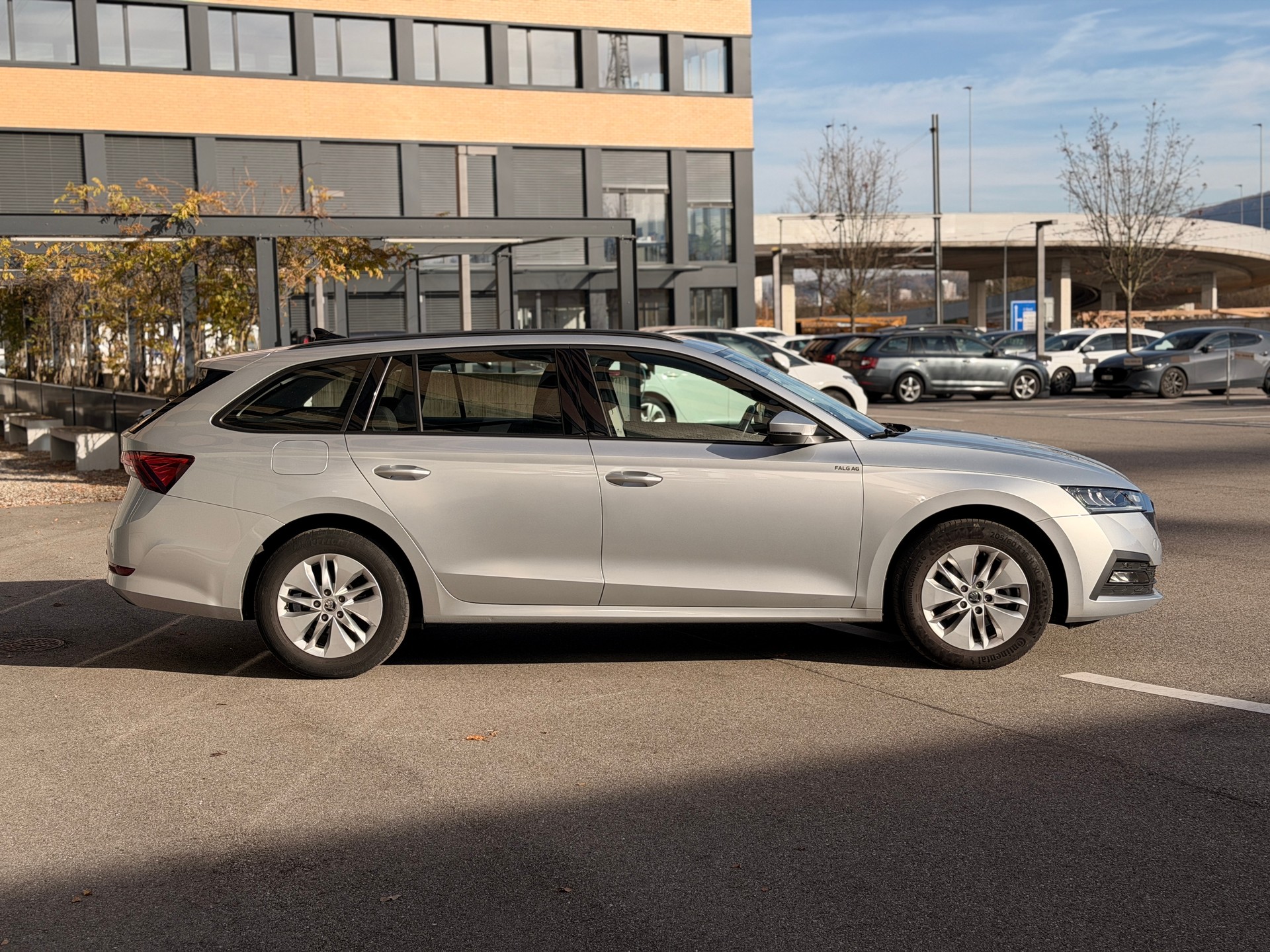SKODA Octavia Combi 2.0 TDI DSG Ambition-image-4