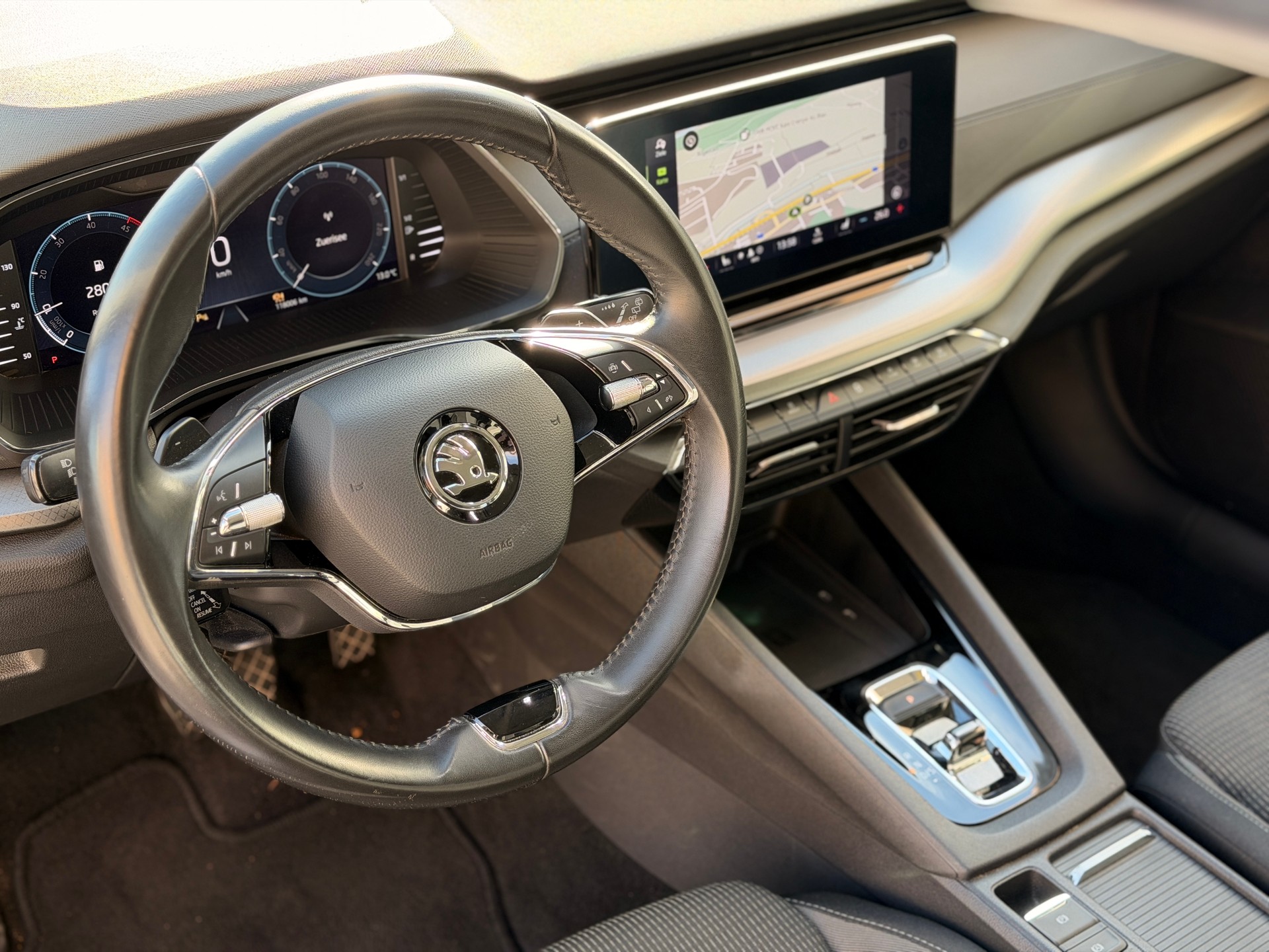SKODA Octavia Combi 2.0 TDI DSG Ambition-image-13