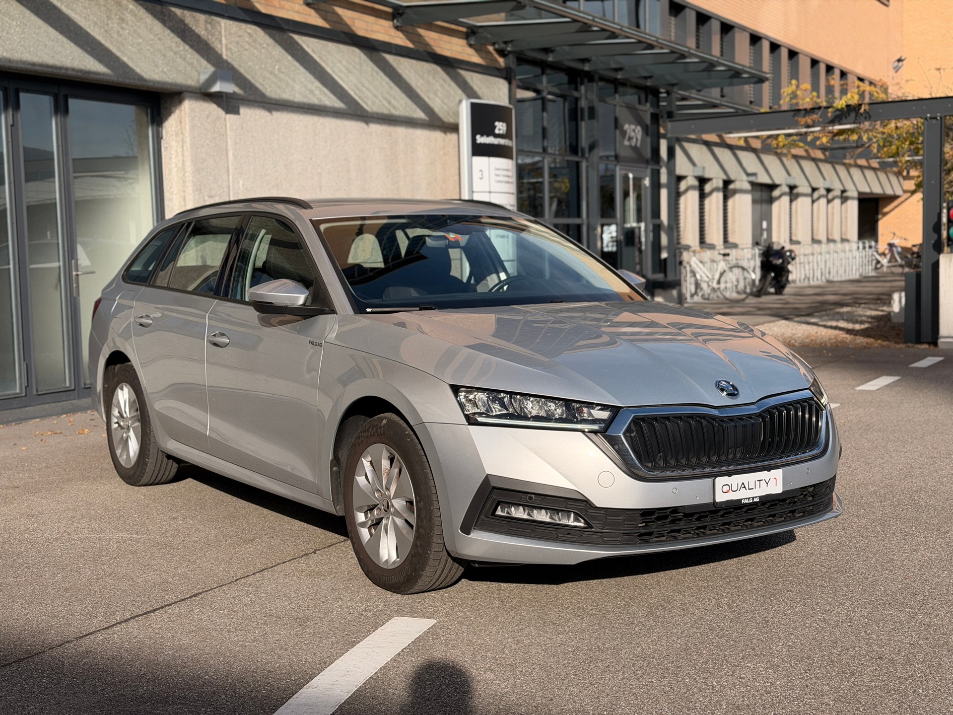 SKODA Octavia Combi 2.0 TDI DSG Ambition-image-3
