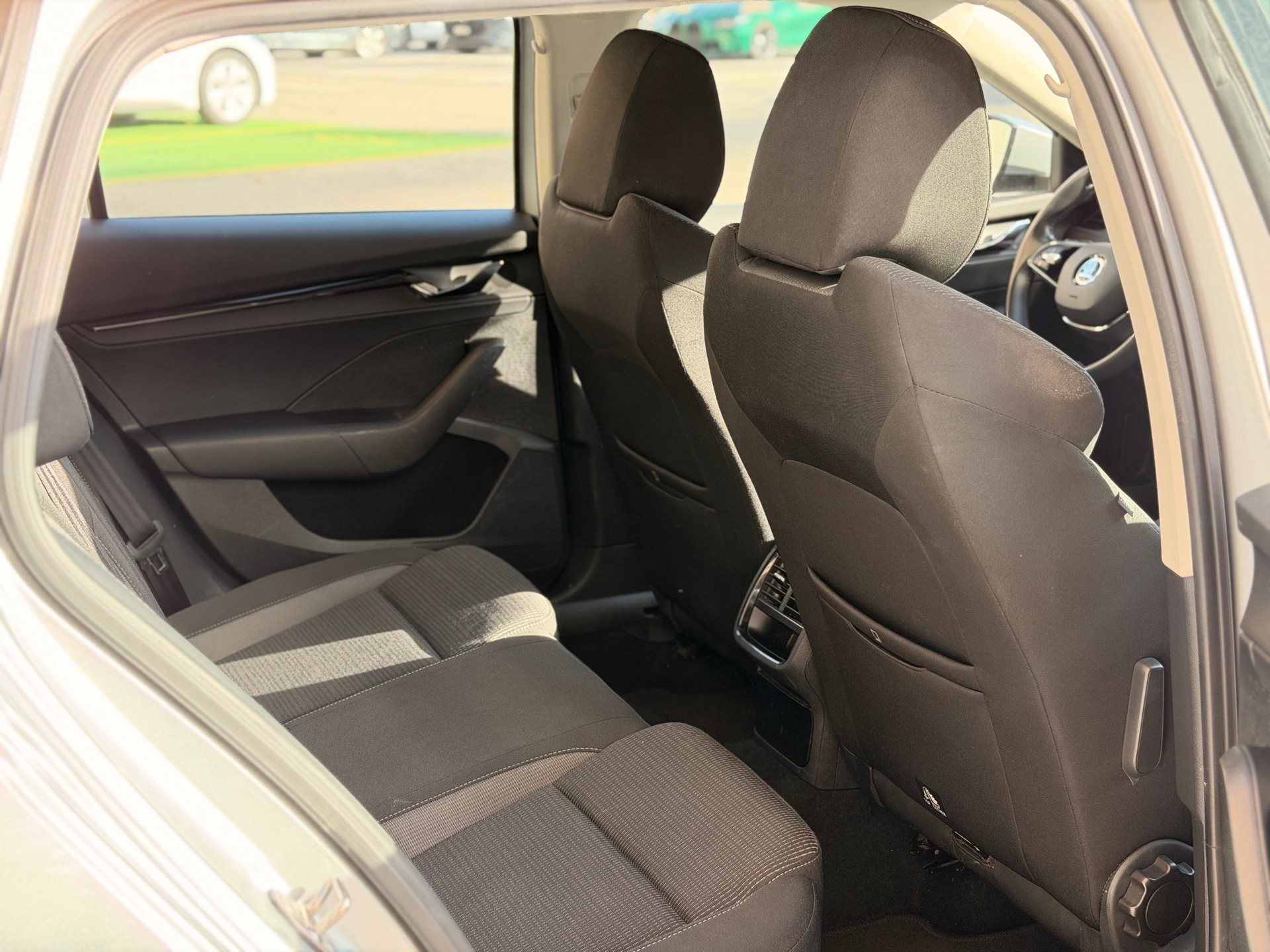 SKODA Octavia Combi 2.0 TDI DSG Ambition-image-19