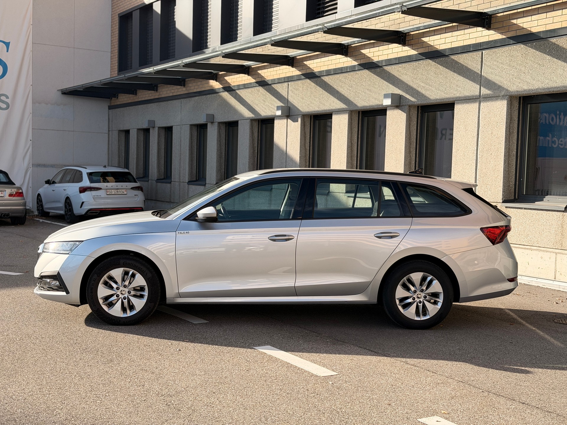 SKODA Octavia Combi 2.0 TDI DSG Ambition-image-1