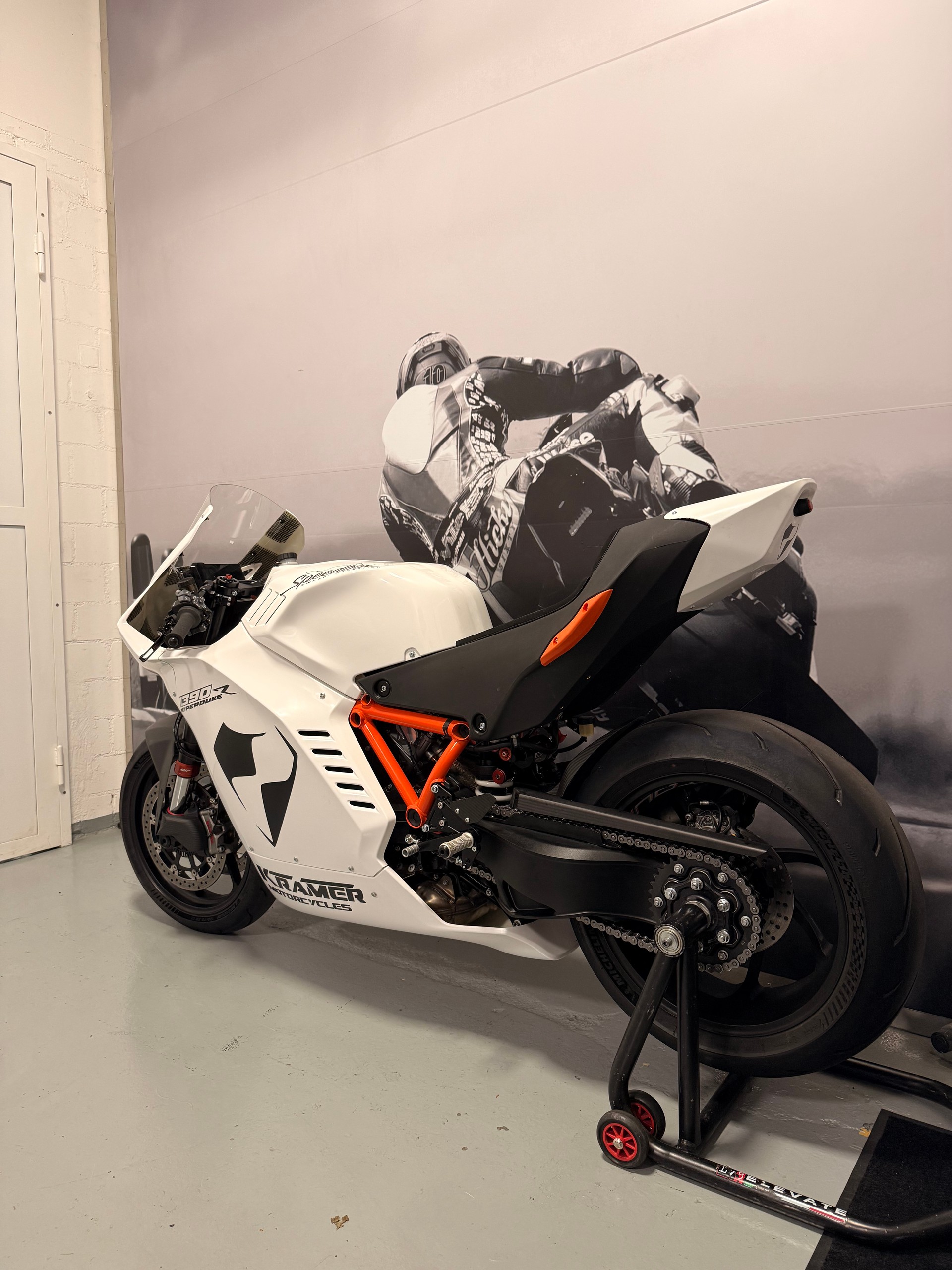 KTM 1390 Super Duke R EVO-image-4