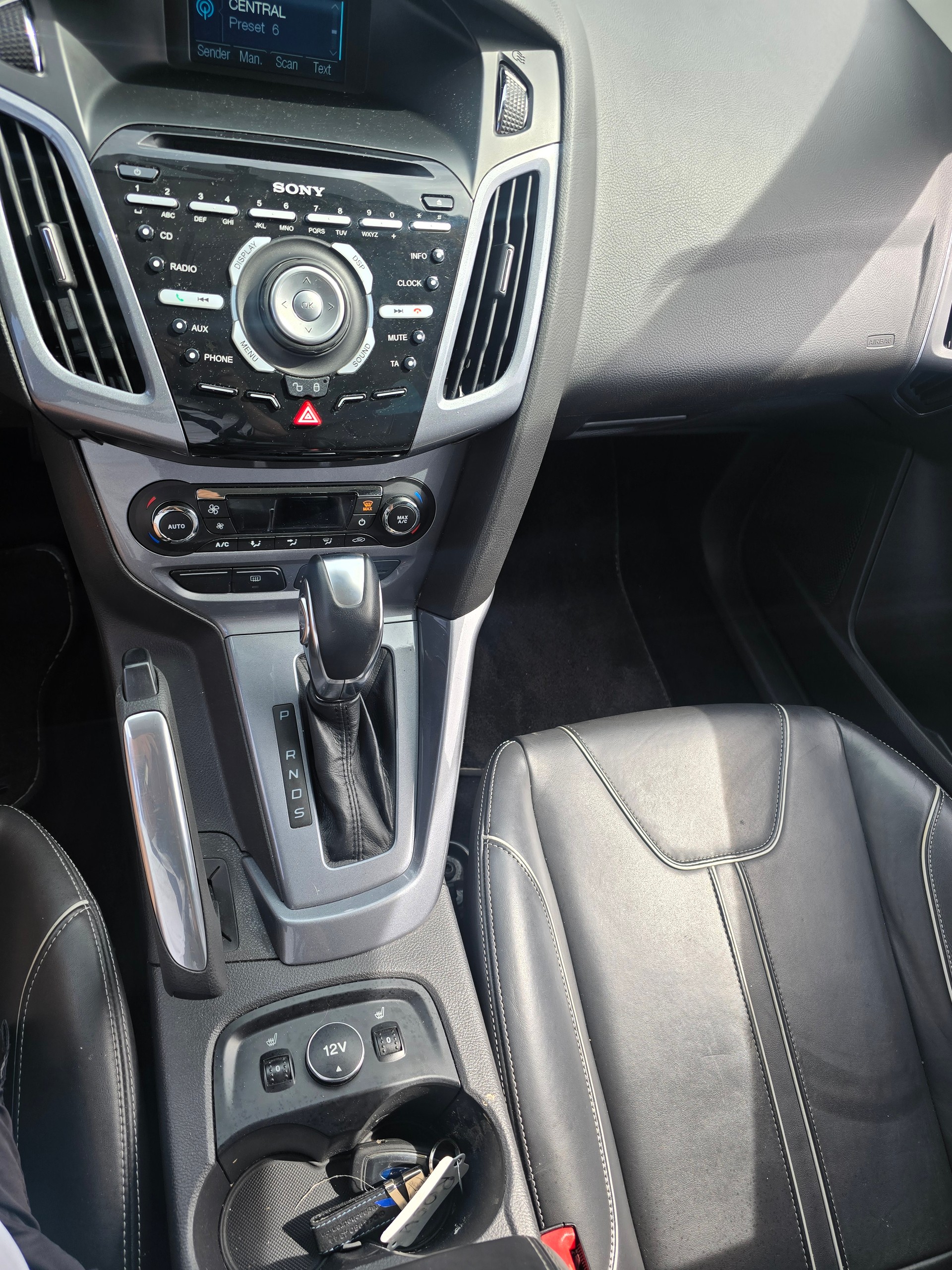 FORD Focus 1.6i VCT Trend PowerShift-image-9