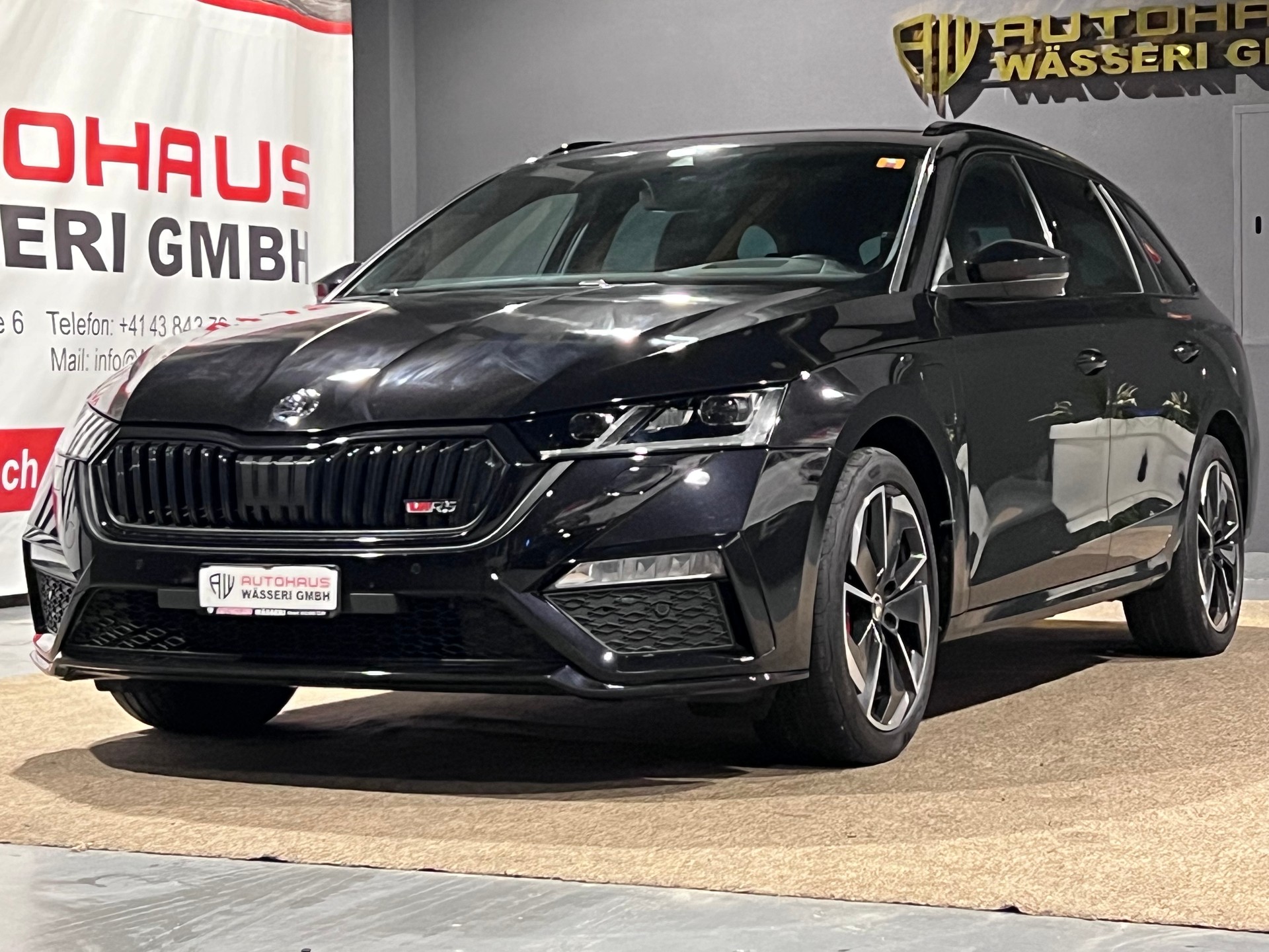 SKODA Octavia Combi 1.4 TSI PHEV DSG RS-image-7
