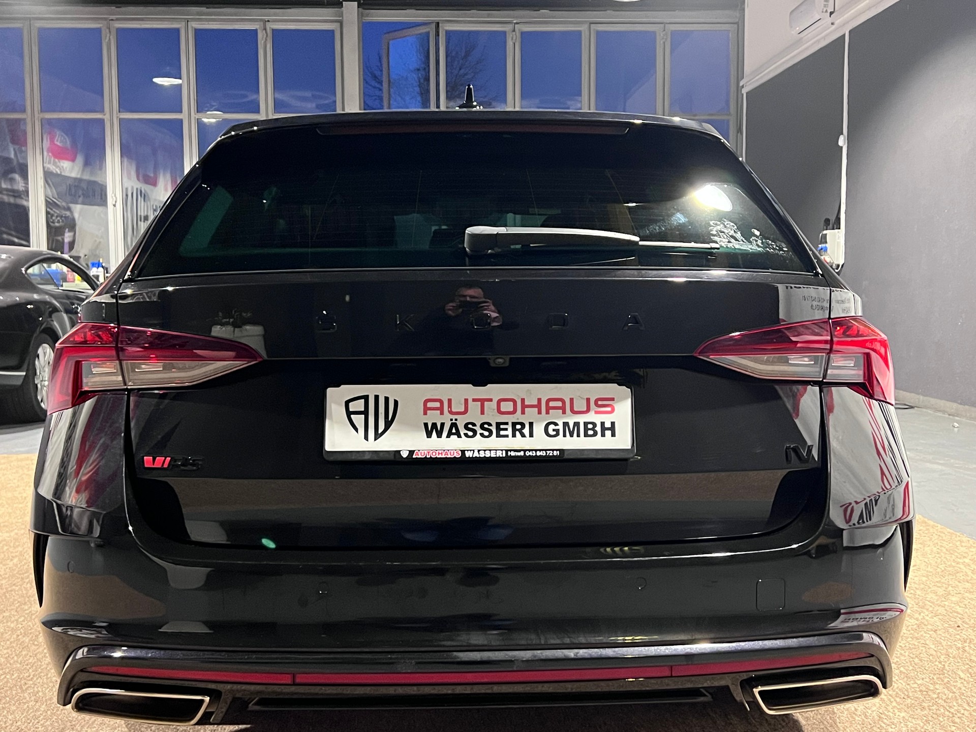 SKODA Octavia Combi 1.4 TSI PHEV DSG RS-image-3
