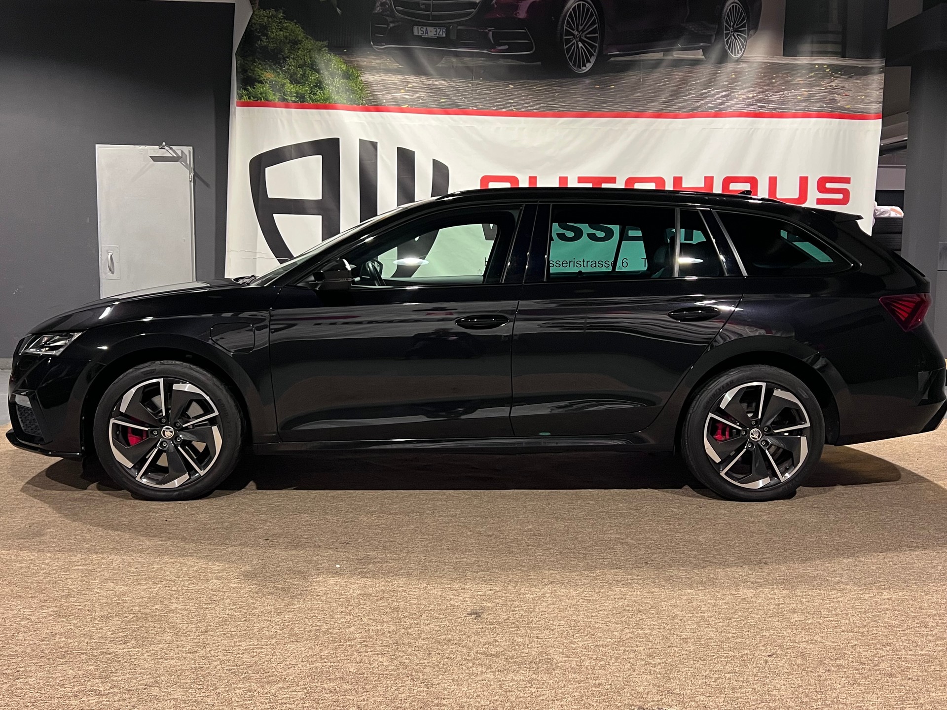 SKODA Octavia Combi 1.4 TSI PHEV DSG RS-image-6